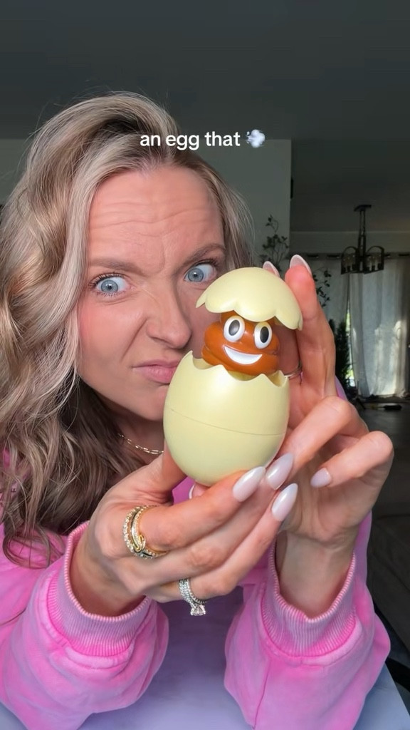 An egg that farts 🤣

#fartingegg #easteregg #easterbasket