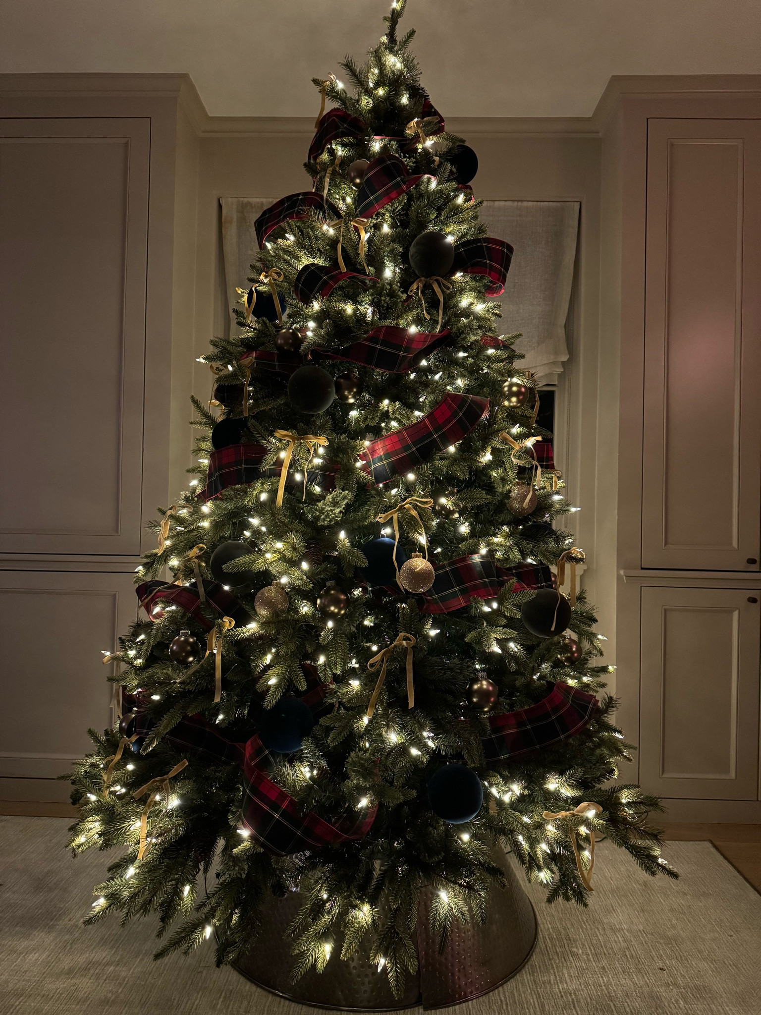 My holiday decor 

#LTKHome #LTKSeasonal #LTKHoliday