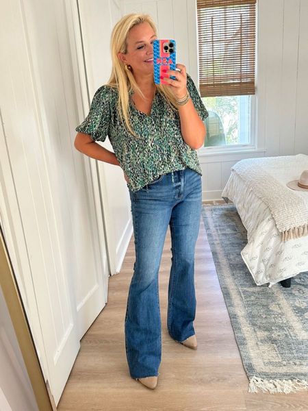 Great flare denim for fall. Too long? No prob because you can cut them since they are a deconstructed hem. Wearing size 27. Code FANCY15 for 15% off jeans and top. Top is a size small. Would be cute with black pants or white jeans!



#LTKstyletip #LTKSeasonal #LTKFind