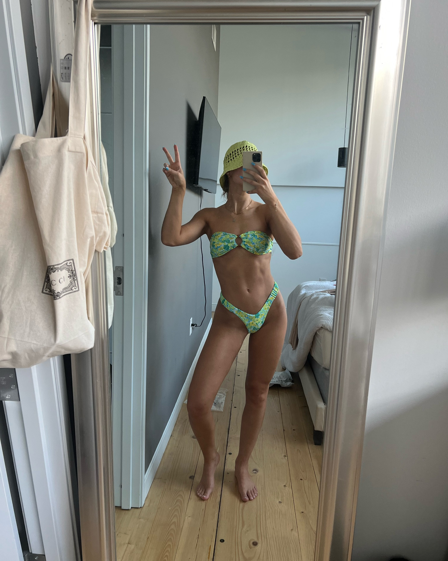 Wearing size small : I’m a 32B cup and a size 2-4 💚 

#LTKSeasonal #LTKstyletip #LTKfindsunder50