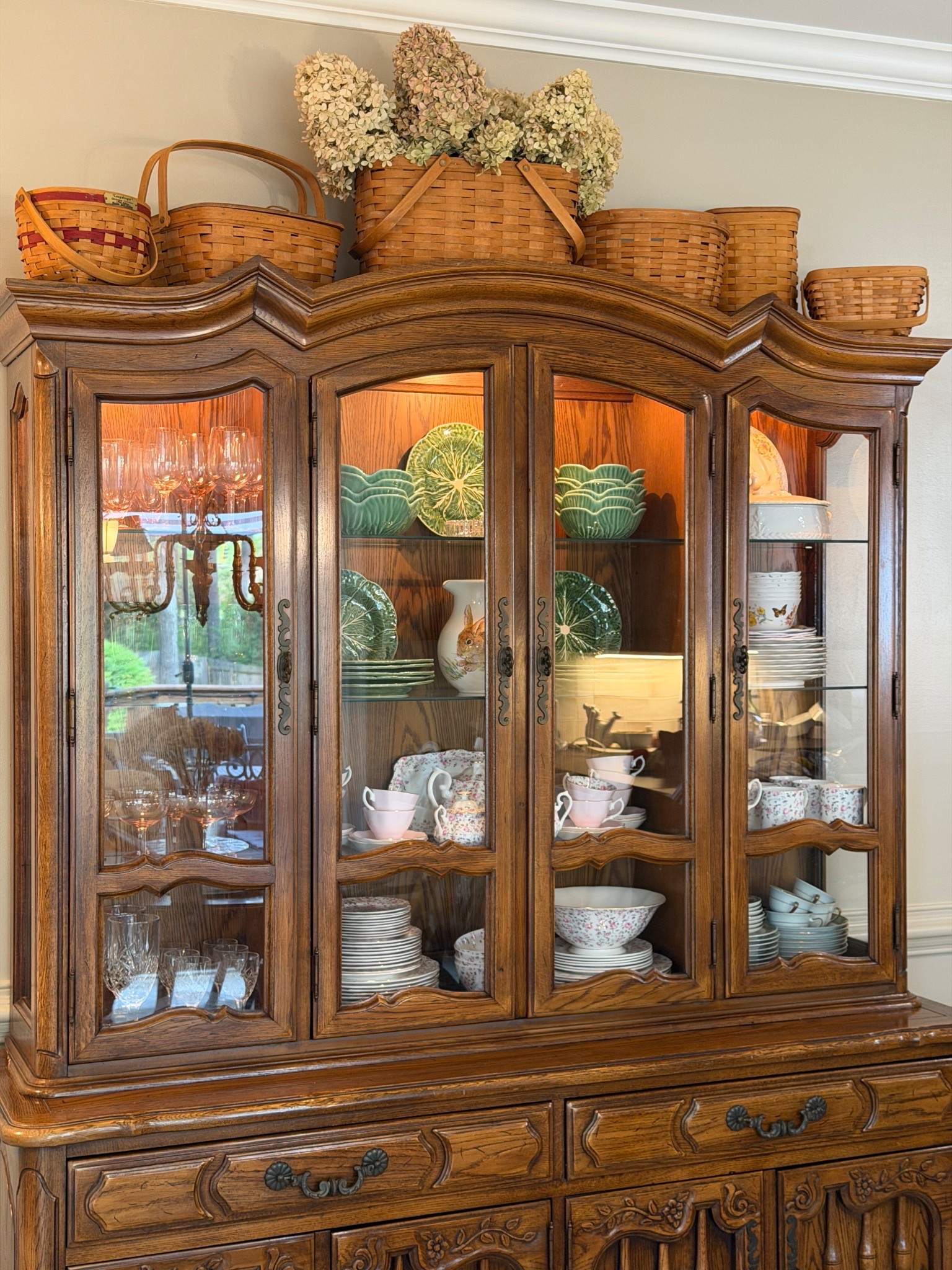 A little vintage charm 🤍

These Longaberger baskets are some of my favorite pieces to style with — they add so much warmth, texture, and that collected-over-time feel I love.

I filled them with dried hydrangeas for a softer, lived-in look, and I honestly think they’re even prettier this way. It’s such an easy way to add height and character to the top of a hutch or cabinet.

Linking similar baskets and stems in my LTK 🤍

#LTKHome