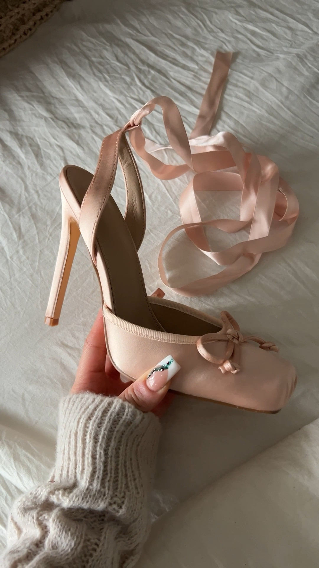 The most gorgeous girliest pair of heels I’ve ever laid my eyes on ! Absolutely loving this trend of ballet heels 

#LTKootd #LTKFindsUnder100
