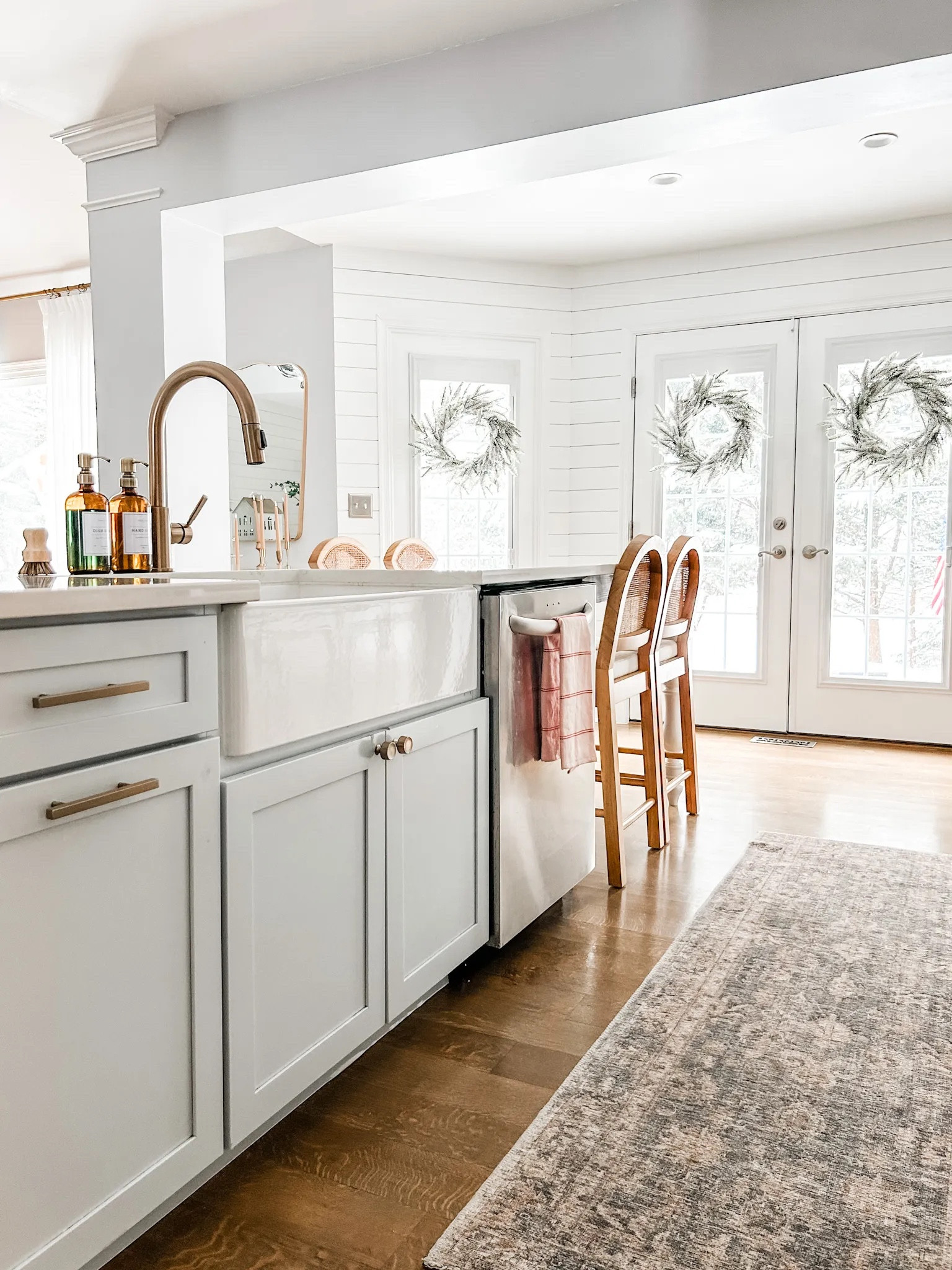 Love our kitchen counter stools from Amazon!

Champagne bronze faucet, Loloi runner, kitchen runner, Loloi rug, champagne bronze drawer pull, kitchen hardware, kitchen knobs, glass Amber soap dispenser, Rattan counter stool, light wood kitchen stools, kitchen decor, curved back counter stool. Upholstered kitchen chair, Farmhouse sink, kitchen sink, coastal kitchen, bamboo palm scrub brush, kitchen island decor.



#LTKhome #LTKstyletip #LTKMostLoved