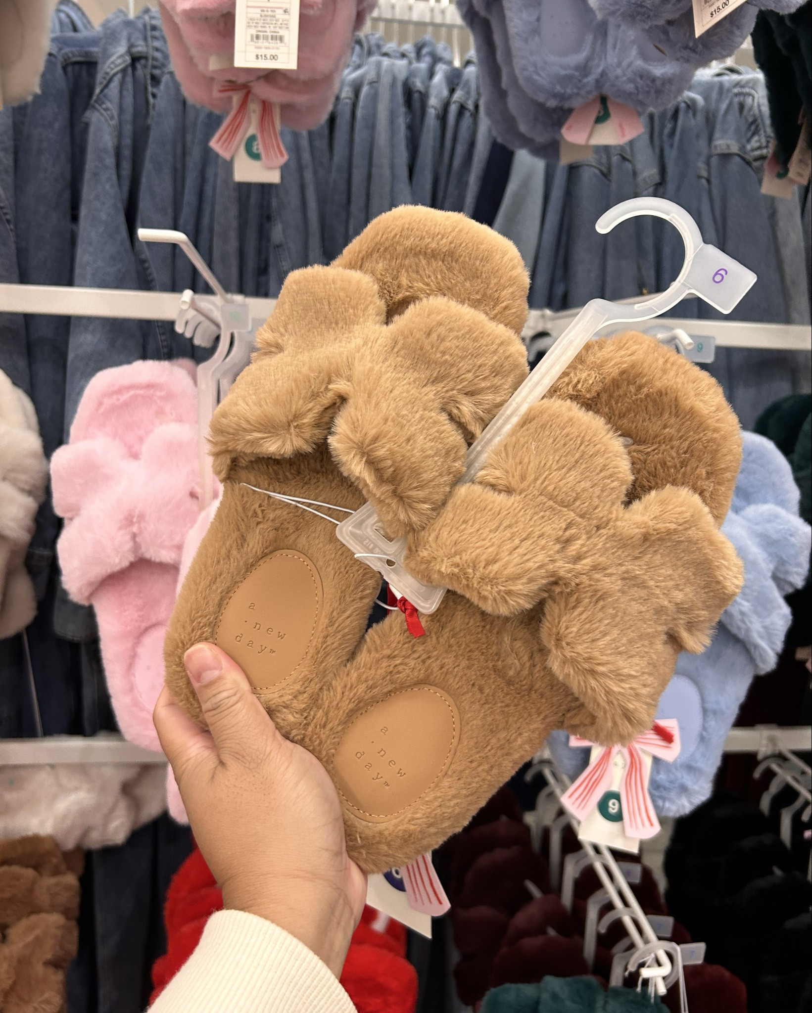 Coziest house slipper ✨

#LTKCyberWeek #LTKSeasonal #LTKGiftGuide