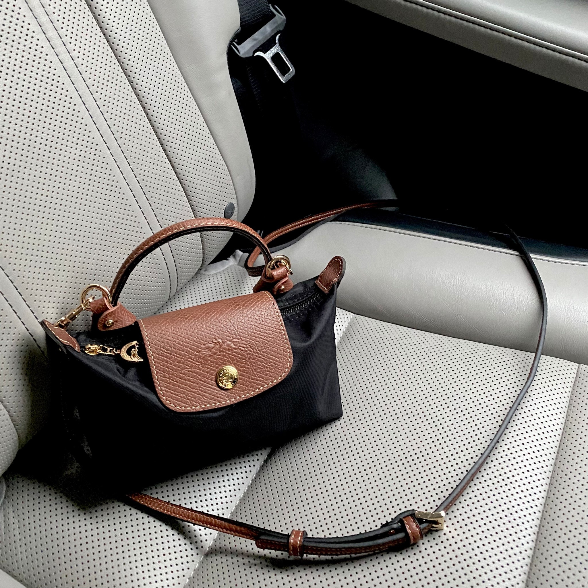 Don’t underestimate this cute little Longchamp Lê Pliage pouch! 

It can hold A LOT more than it looks! Just add a leather strap to convert it to a crossbody bag!

#LTKGiftGuide #LTKCyberWeek #LTKootd