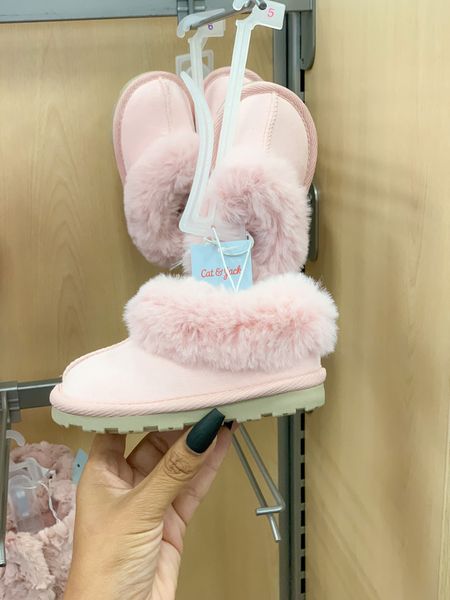 50% off toddler slippers!!! Between $5-7.50

#targetsale #cybermonday #kidsdeals #slippers #giftsforkids 

#LTKCyberweek #LTKkids #LTKshoecrush