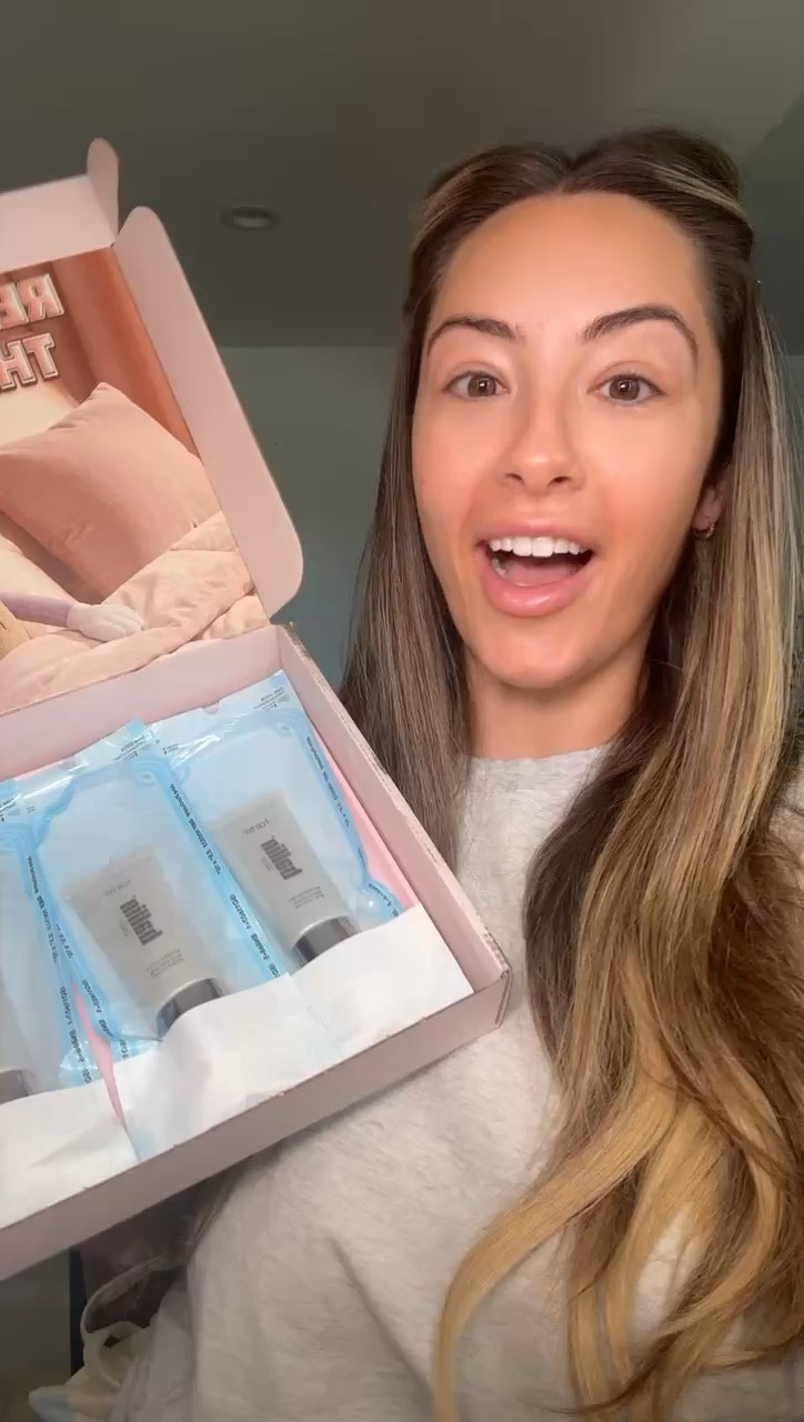 How amazing is this package from Tarte! So excited to try the new lifting blur primer 🩷

#LTKBeauty #LTKgrwm #LTKdayinmylife