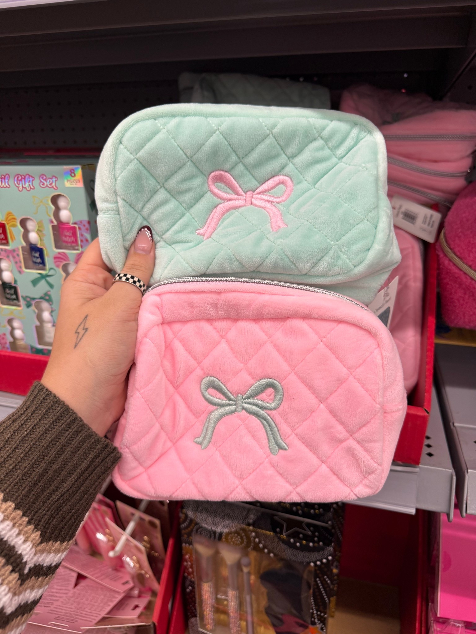 Gift Idea You Can’t Mess Up:
Fill these adorable little bags with your fave skincare or beauty minis and you’ve got the cutest, easiest gift ever. Perfect for friends, coworkers, teachers — literally anyone.