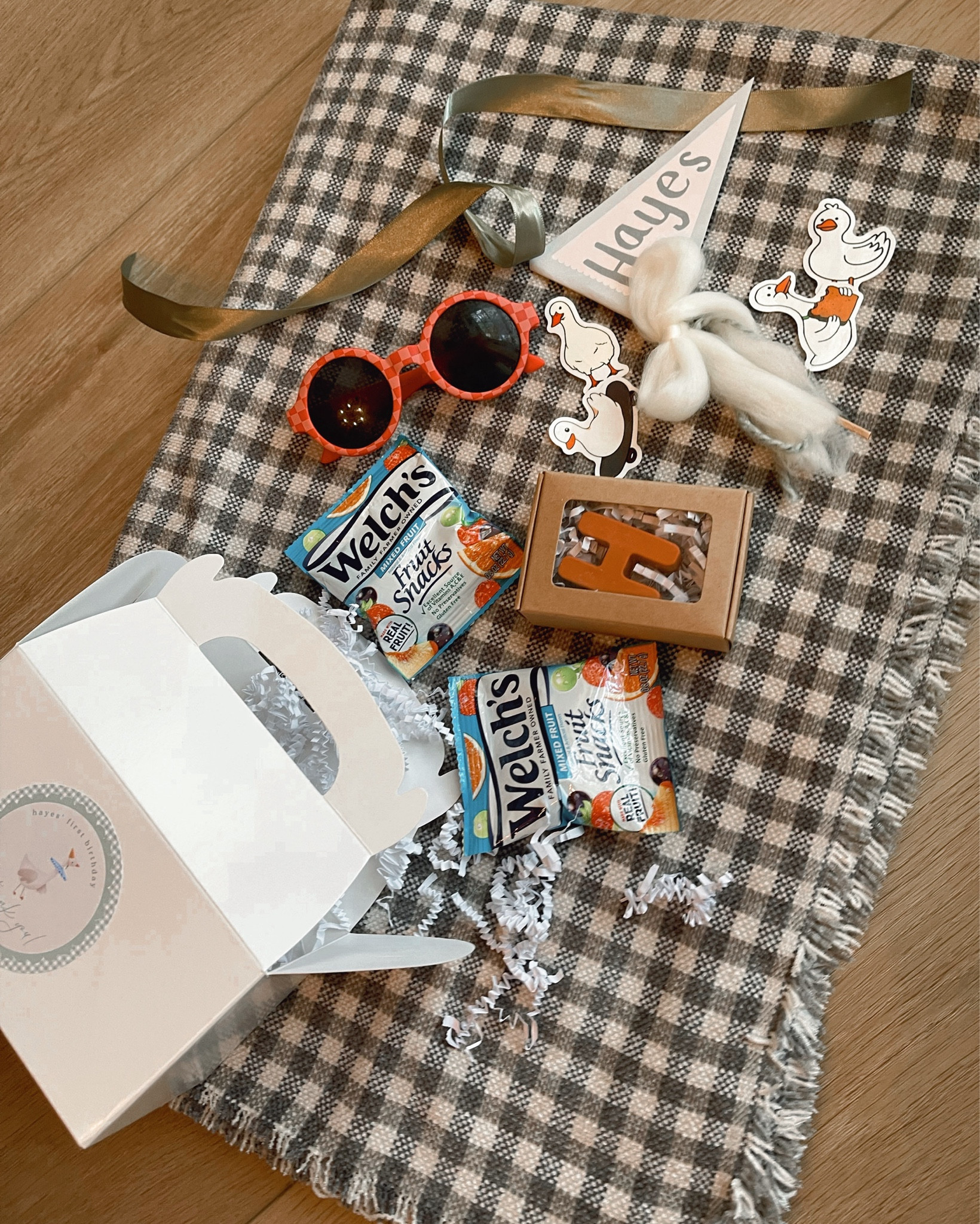 ONE Silly Goose First Birthday Party 🪿

• party favors •

#onesillygoose #firstbirthdayparty #firstbirthday #sillygooseparty 


#LTKKids #LTKFindsUnder50 #LTKParties