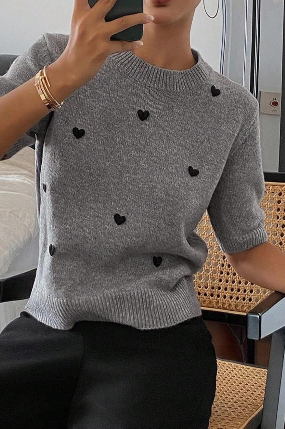 Soft knit, puff sleeves, and an easy relaxed fit.✨ This short sleeve sweater top feels cozy, feminine, and effortlessly put-together.

A simple staple with a cute touch.🖤

#LTKMidsize #LTKSeasonal #LTKU