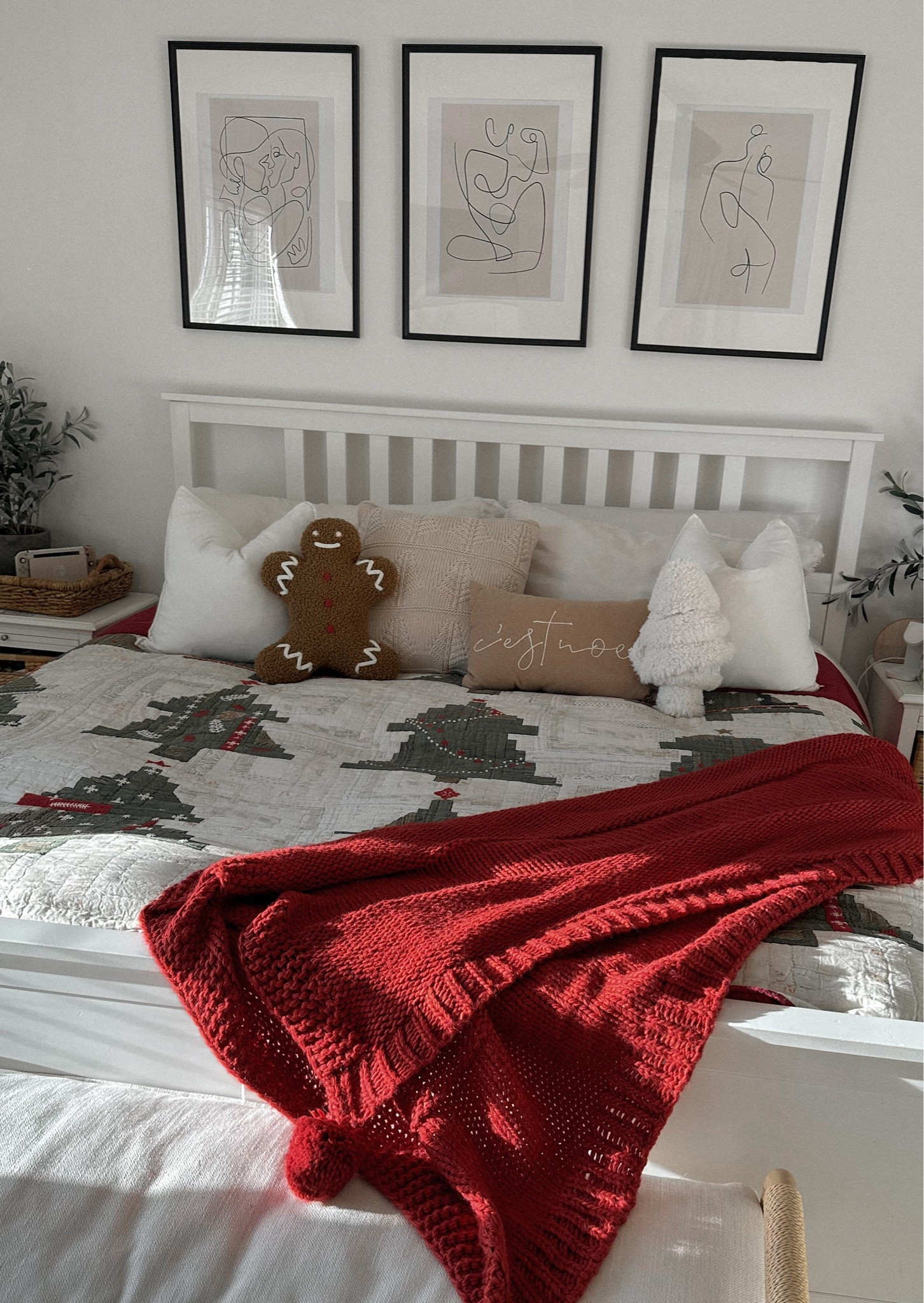 Christmas Decor up and ready for the holidays🥰🧸🎄🫶🏼❄️

#LTKhome #LTKHoliday