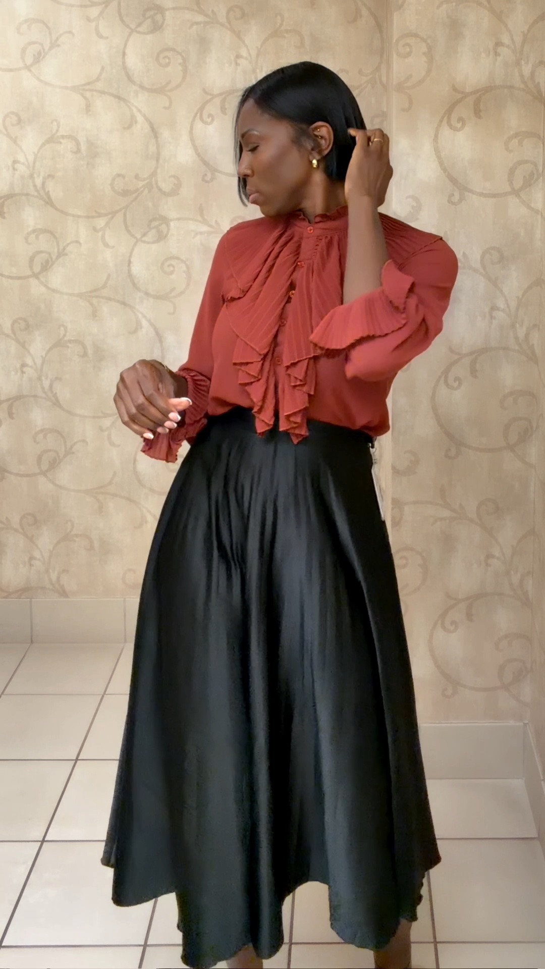 Workwear, but make it feminine 🤎🖤
Ruffles + satin for today’s office look ✨
Exact & similar pieces linked!

#LTKWorkwear #Workwear #OfficeStyle #WorkOutfit #LTKStyle

#LTKSeasonal