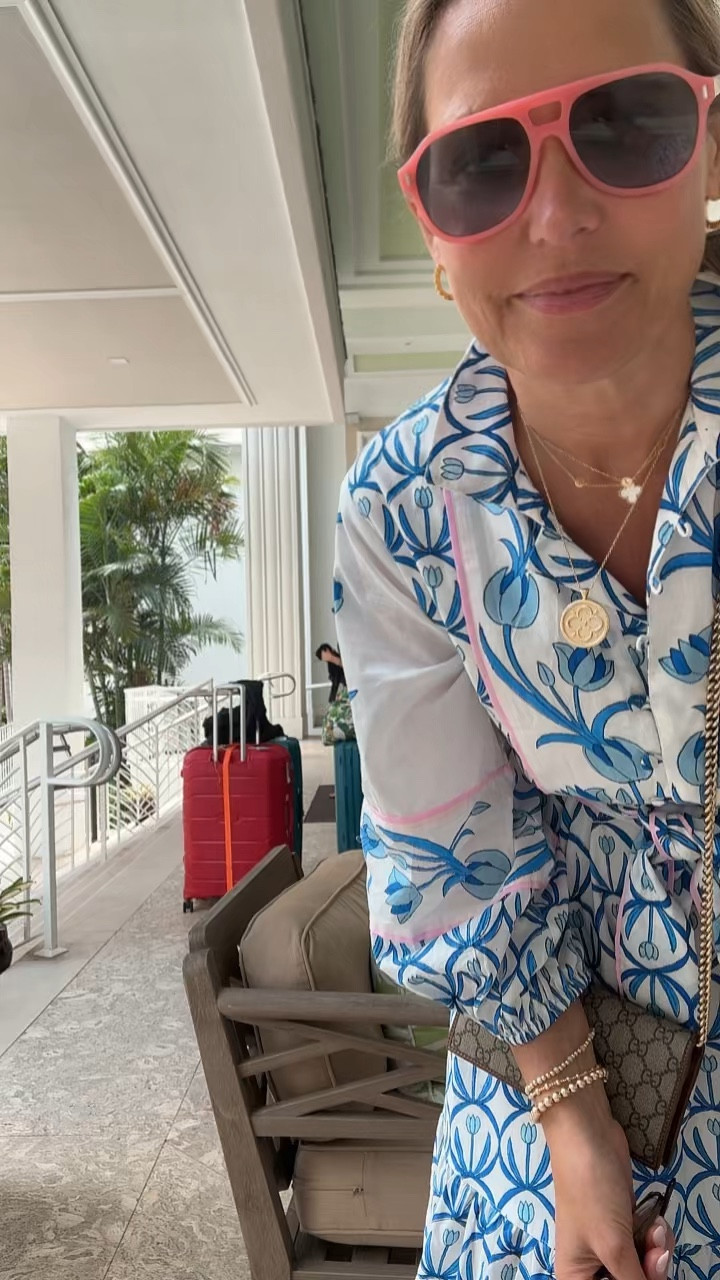 Shopping OOTD

wearing size medium dress