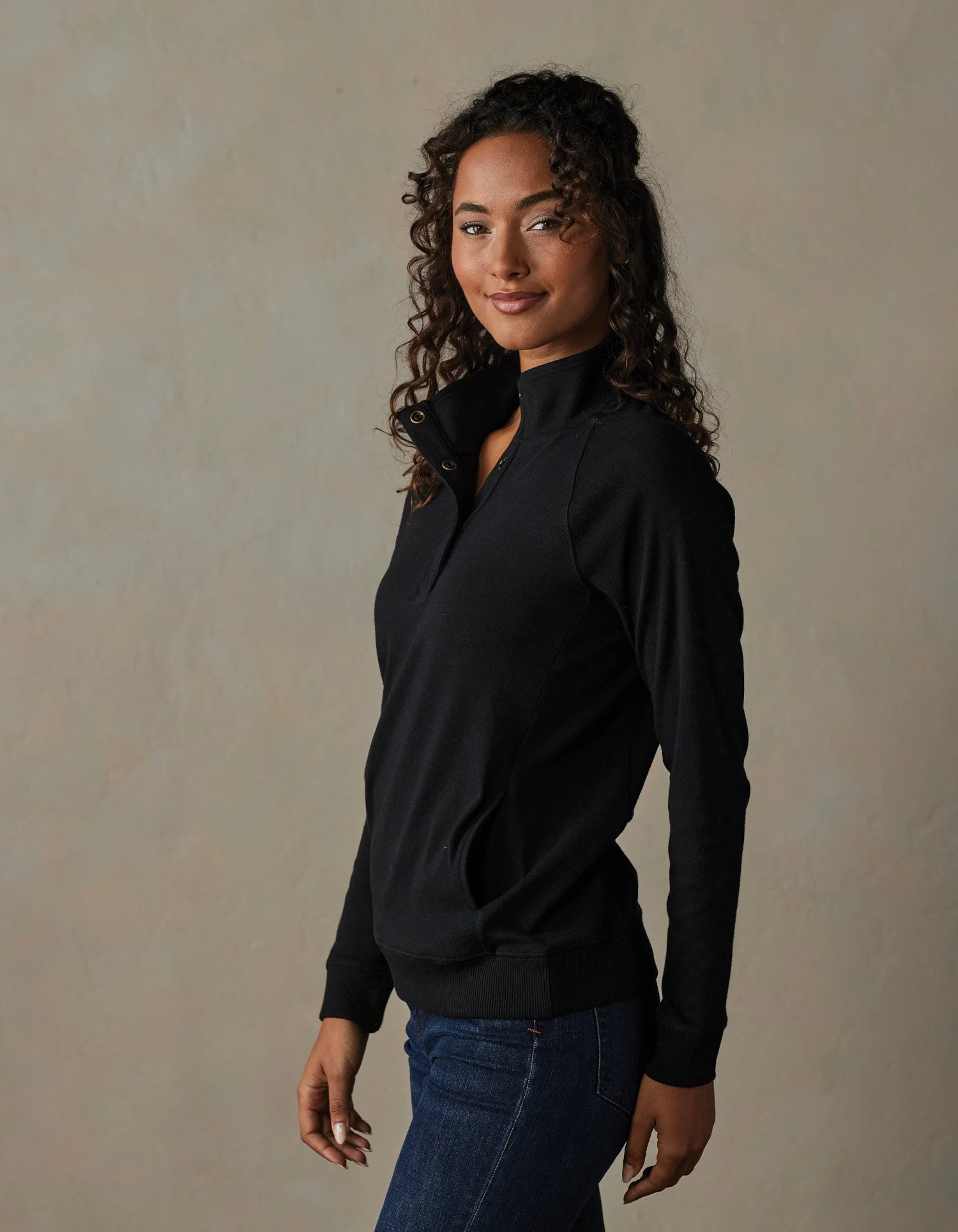 Puremeso Weekend Snap Pullover in Black | The Normal Brand