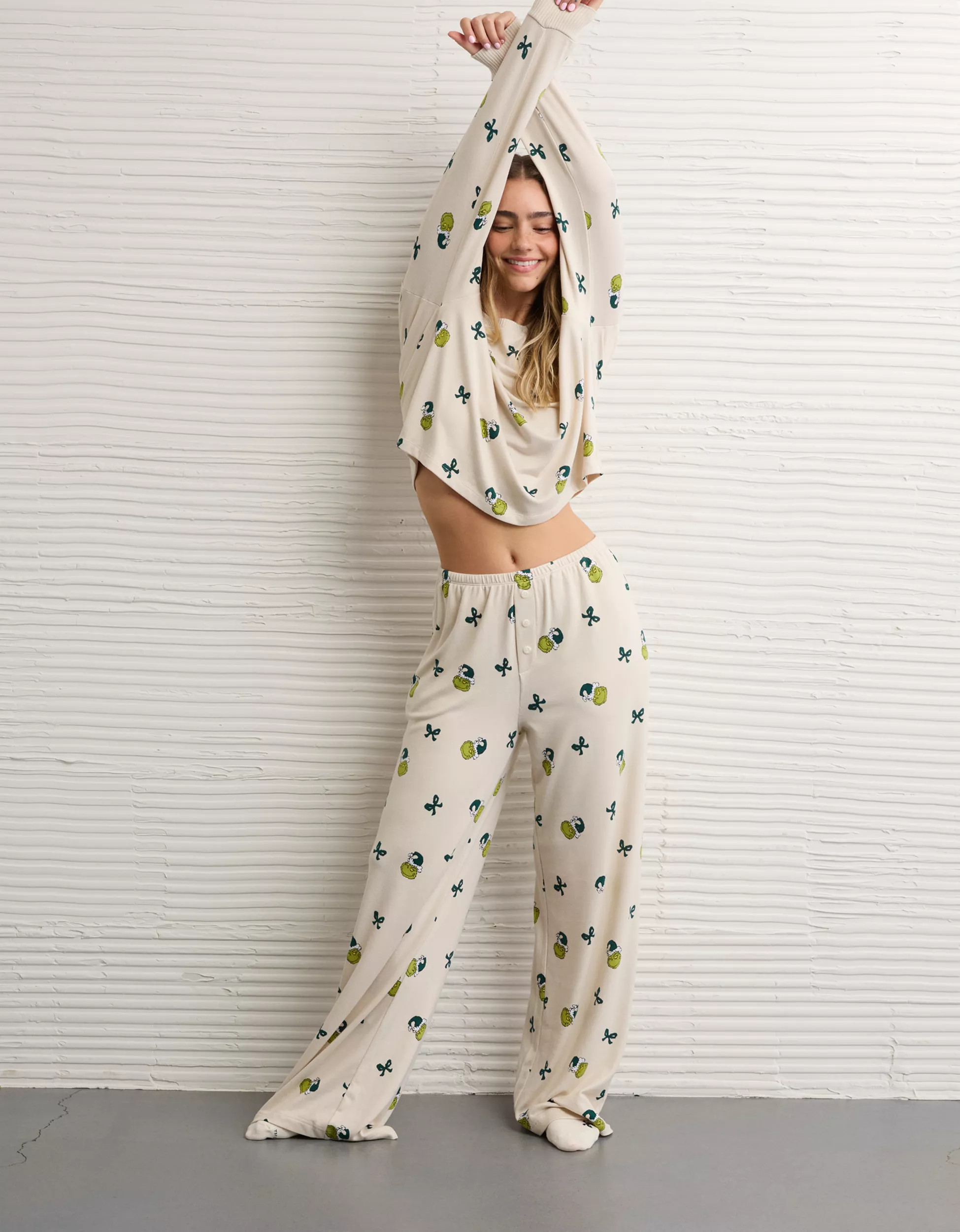 AE Luxe Plush Grinch PJ Pant Set | American Eagle Outfitters (US & CA)