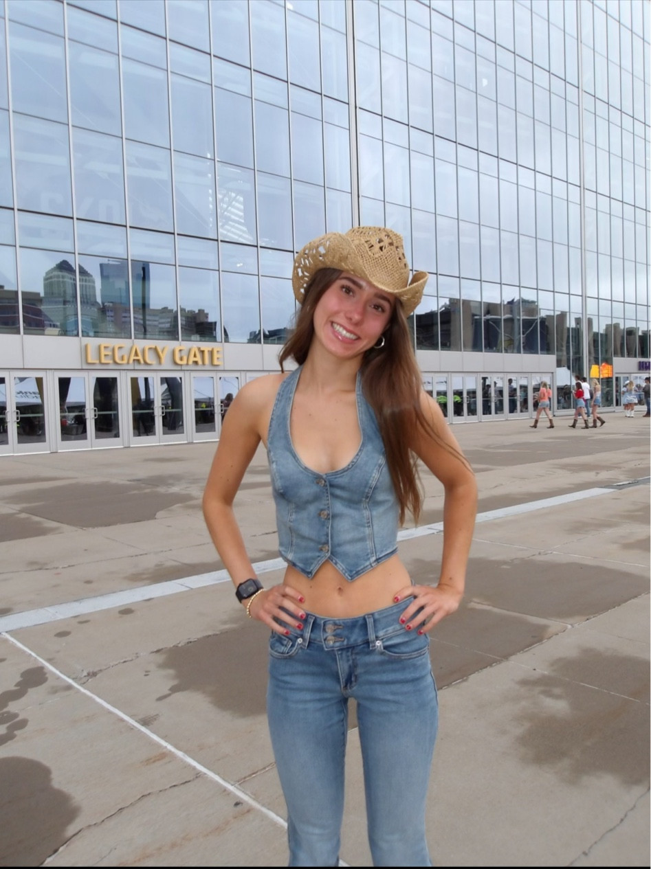 Morgan Wallen 
Top - size xs
Jeans - size 03 
Boots - size 8

#LTKParties #LTKSeasonal #LTKShoeCrush