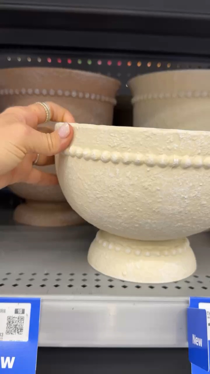 The prettiest little pot 🤍 This is one of those decor pieces that instantly elevates a space — perfect for styling shelves, coffee tables, or adding a touch of greenery. And yes… it’s Walmart.

#walmartdecor #walmarthome #planterdecor #neutralhome #cozyhome #shelfstyling #homedecorfinds #affordablehome #ltkhome #ltkstyle

#LTKHome
