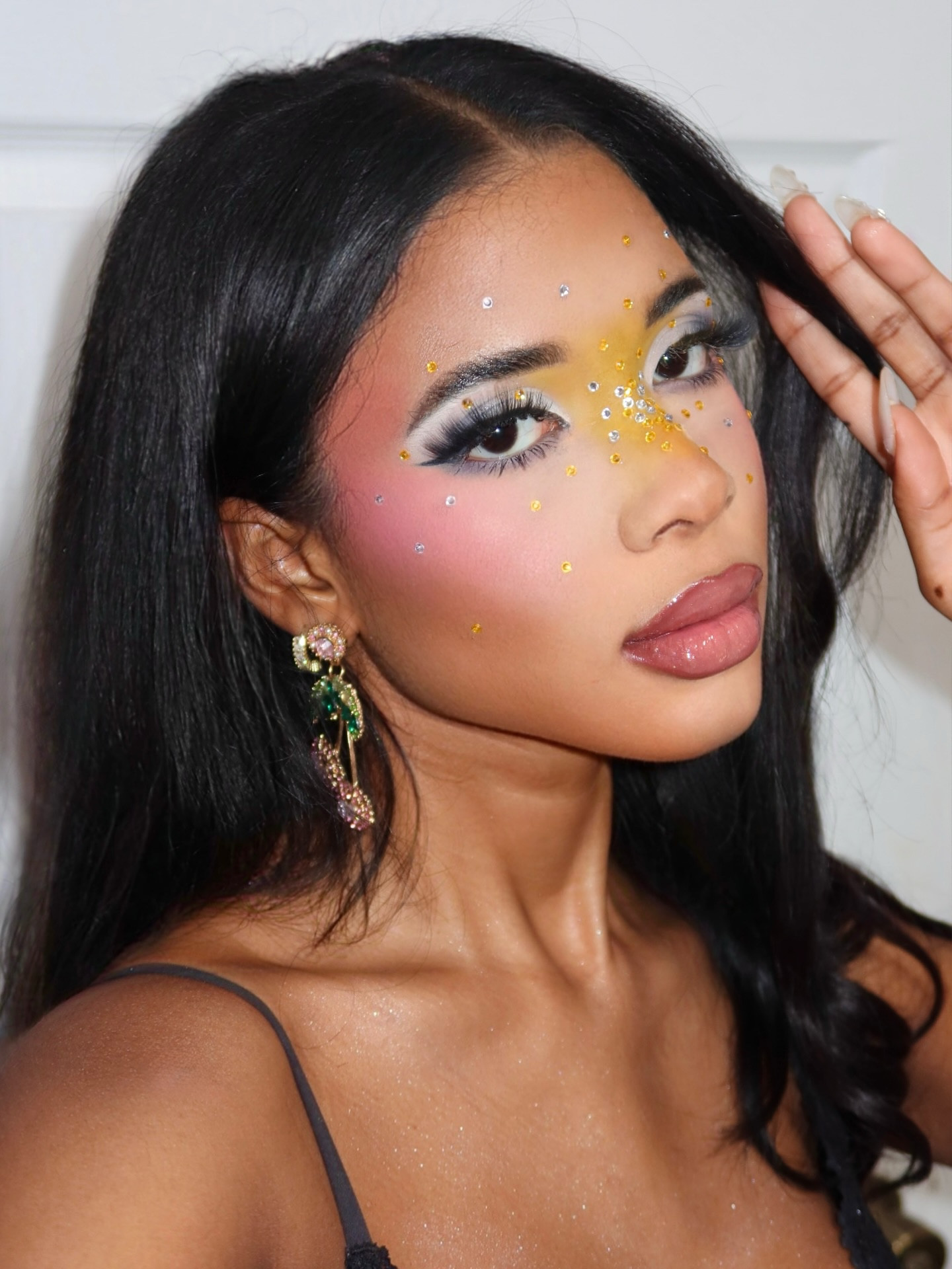 goodbyeee clean girl makeup ✨☀️ inspo @sophiasinot 💖

@tirtir_global red cushion foundation 
@hudabeauty concealer, cherry blossom & banana bread setting powder, icy nude palette, bombshell liquid lipstick 
@makeupbymario ethereal eyes moonlight palette 
@lillylashes miami flare 
@refybeauty brow sculpt 
@benefitcosmetics precisely my brow pencil 
@iliabeauty eyeliner 
@rhode piggy & juice box blush 
@plouise_makeup_academy liquid bronzer 
@yslbeauty powder bronzer and mascara 
@painted.co basic canvas palette 
@makeupforever versatile chestnut lip liner 
@anastasiabeverlyhills kiss lip velvet 
@charlottetilbury nudegasm diamonds lipgloss 

#zaralarsson #sophiasinot #giftedbyyslbeauty #benefitcosmetics #benefitclubpink