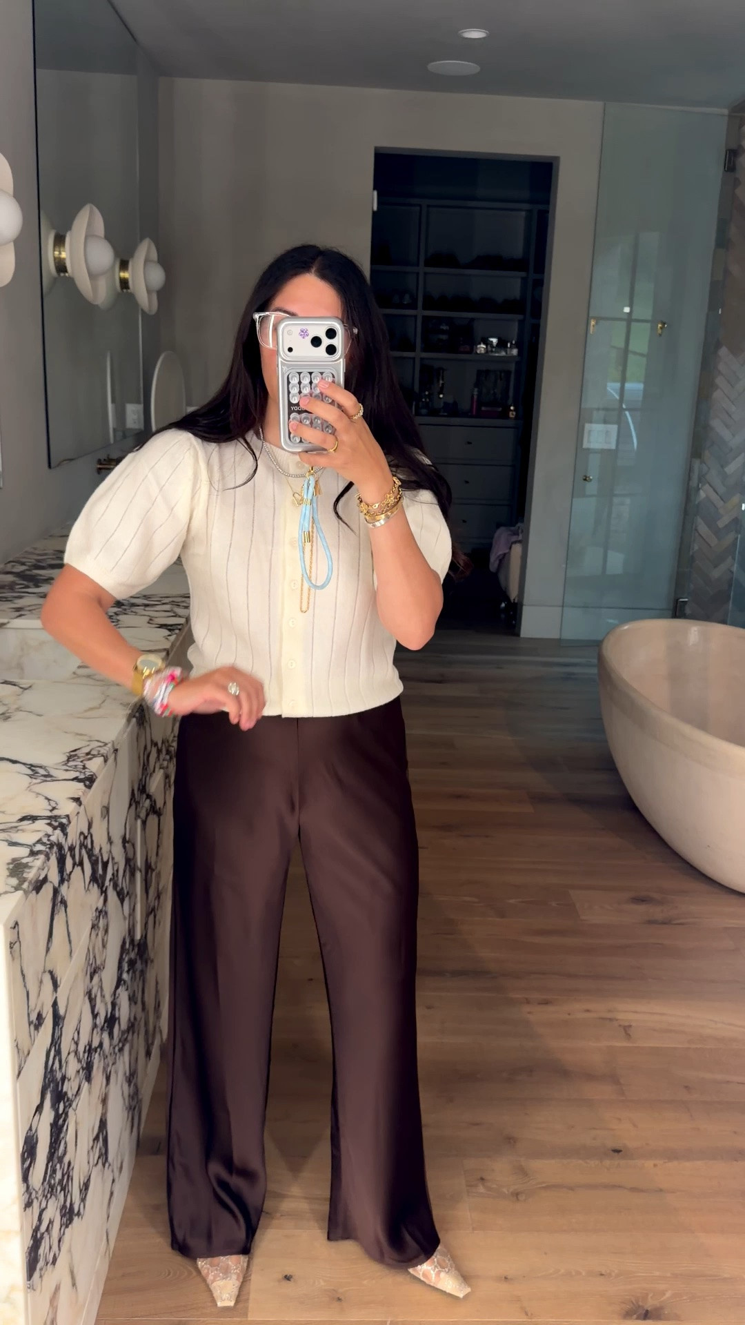 Soooo comfy & soft!! Puff sleeves are too cute 

Top: medium
Bottoms:  medium 

Dressupbuttercup.com #dressupbuttercup #dederaad

#LTKootd #LTKmomlife #LTKSaleAlert