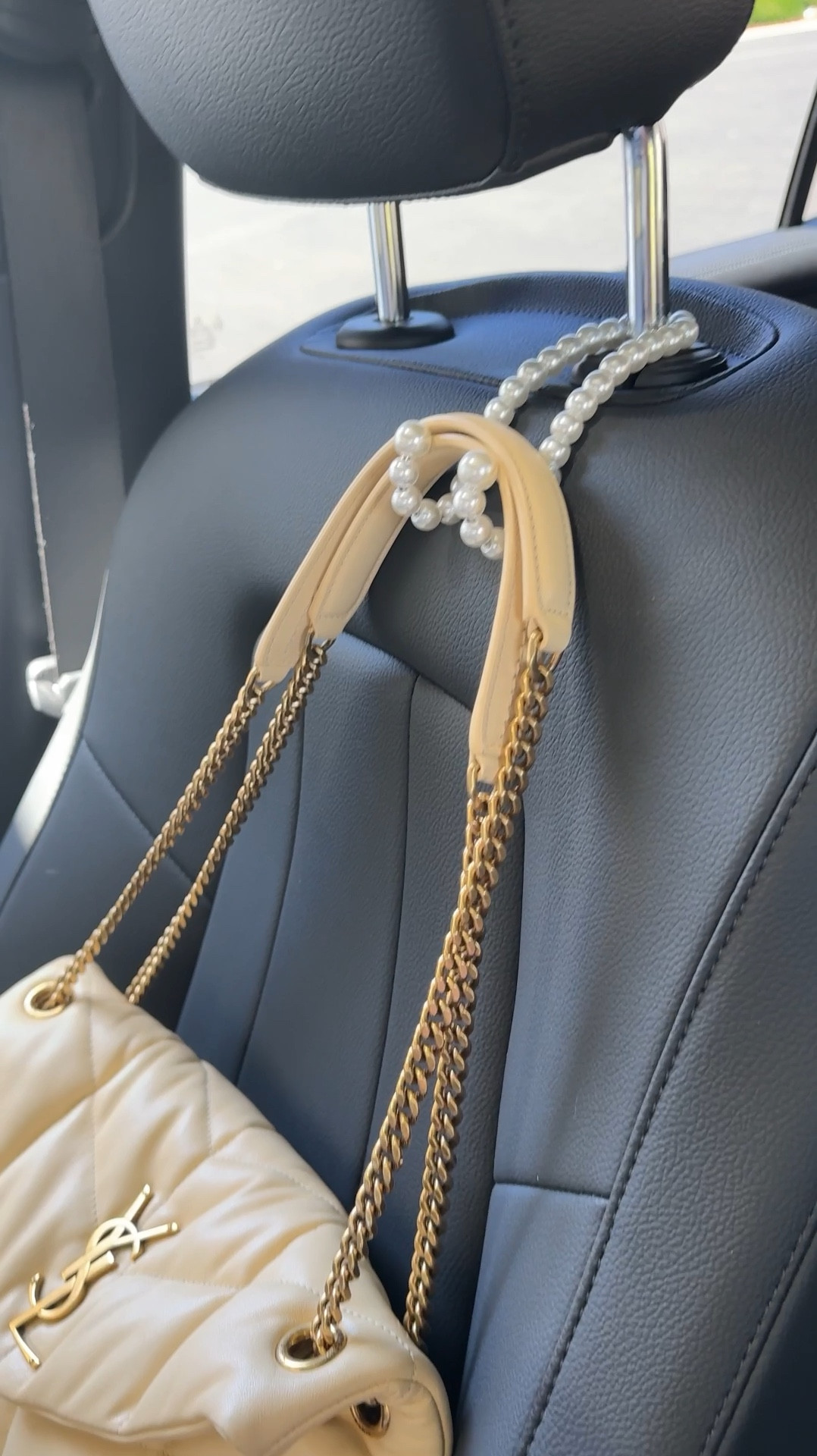 Purse hook for car but PEARL🦪✨

#LTKFindsUnder50 #LTKItBag #LTKBeauty