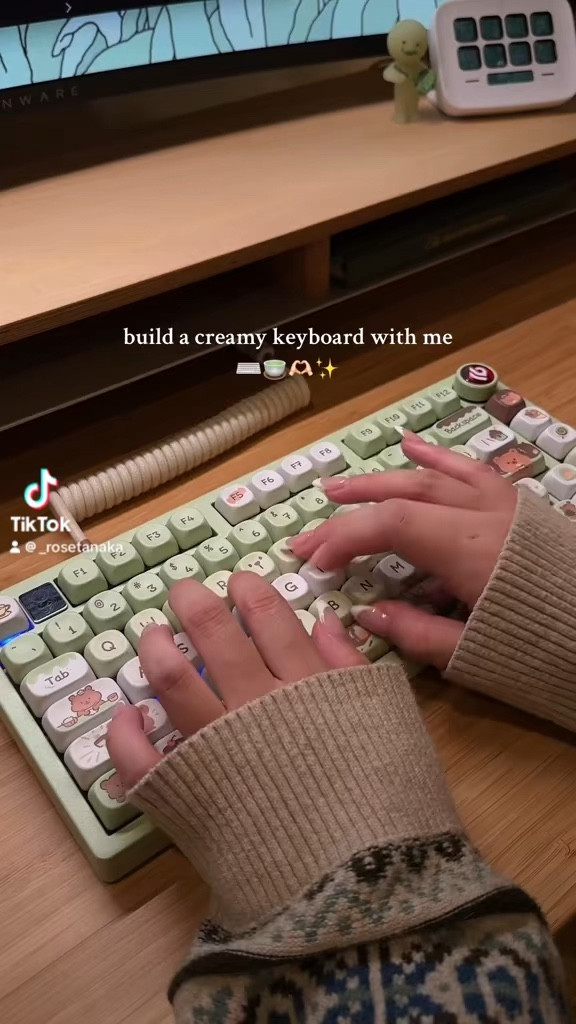Build a creamy keyboard with me! Okay, this is my favorite keyboard ive built EVER!
Finally found my keyboard switches, so here's an asmr build a creamy (matcha) keyboard with me!
#asmr #asmrsounds #keyboard #keyboardasmr #creatorsearchinsights #typing #typingasmr #creamykeyboards #mechanicalkeyboard #desksetup

#LTKVideo