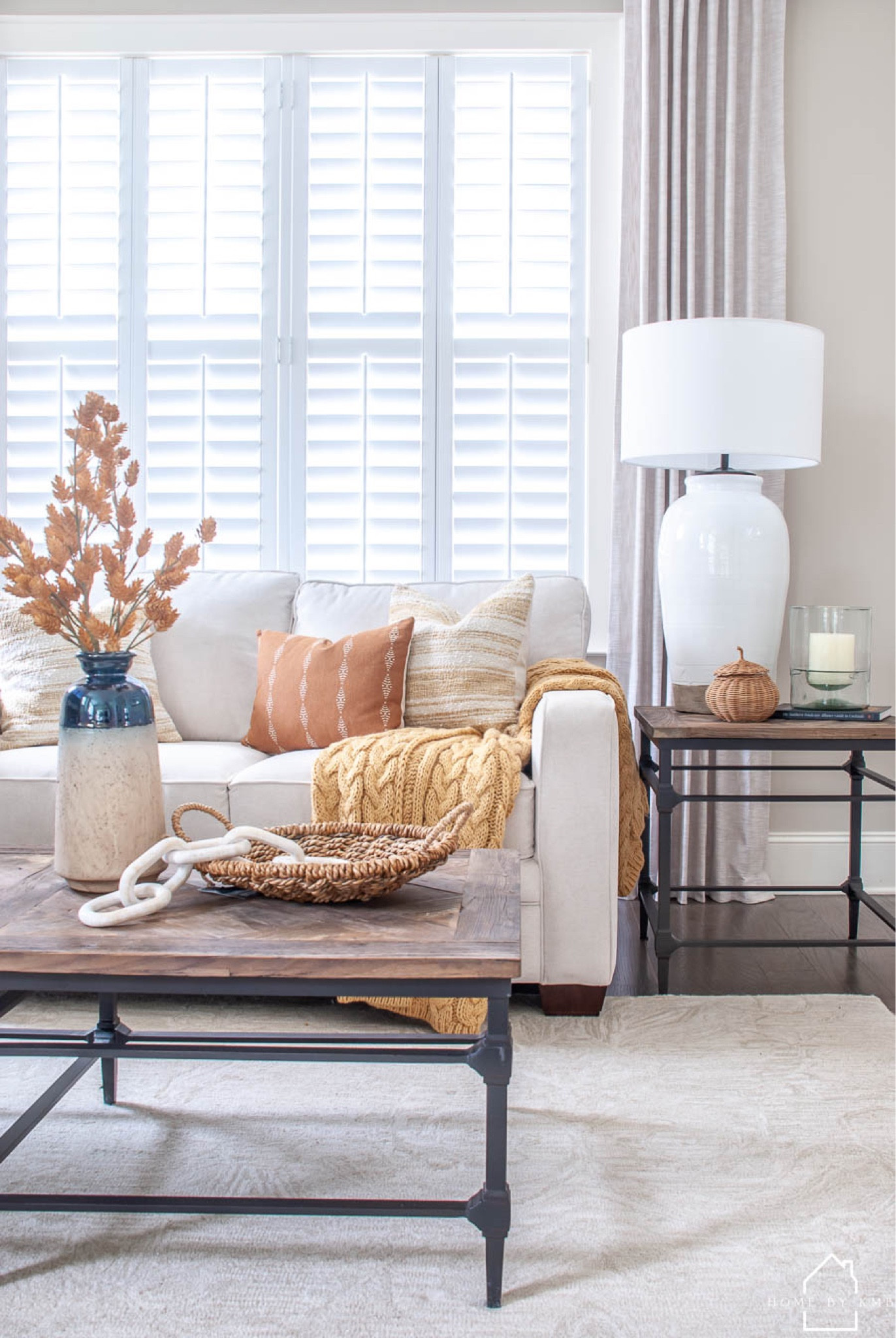 LIVING ROOM | centerpieces ideas for all your tables on the blog today! Link in bio!
•
Shop this fall living room set up by clicking the link in my bio or by following me in the @shop.ltk app!
•
•
•
•
 #livingrooms #livingroomideas #livingroominspiration #livingroominspo #livingroomgoals #livingroomdesign #livingroomdesigns #livingroomdesignideas #livingroomdecor #livingroomdetails #livingroomstyling #livingroomstyle #livingroomdecoration #fallvibes #fallfeels #falldecor #falldecoration #falldecorations #falldecoratingideas #falldecorideas #homedecoration #homedecorating #homedecorinspo #homeinteriordesign #homestyling #homedecorblog 

#LTKSeasonal #LTKhome