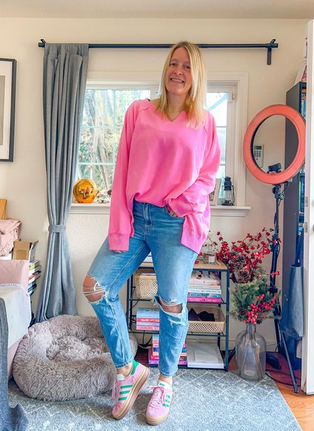 A pink and blue moment with this oversized sweatshirt 

top xl
jeans 12 
shoes 7.5



#LTKOver40 #LTKFindsUnder50 #LTKStyleTip