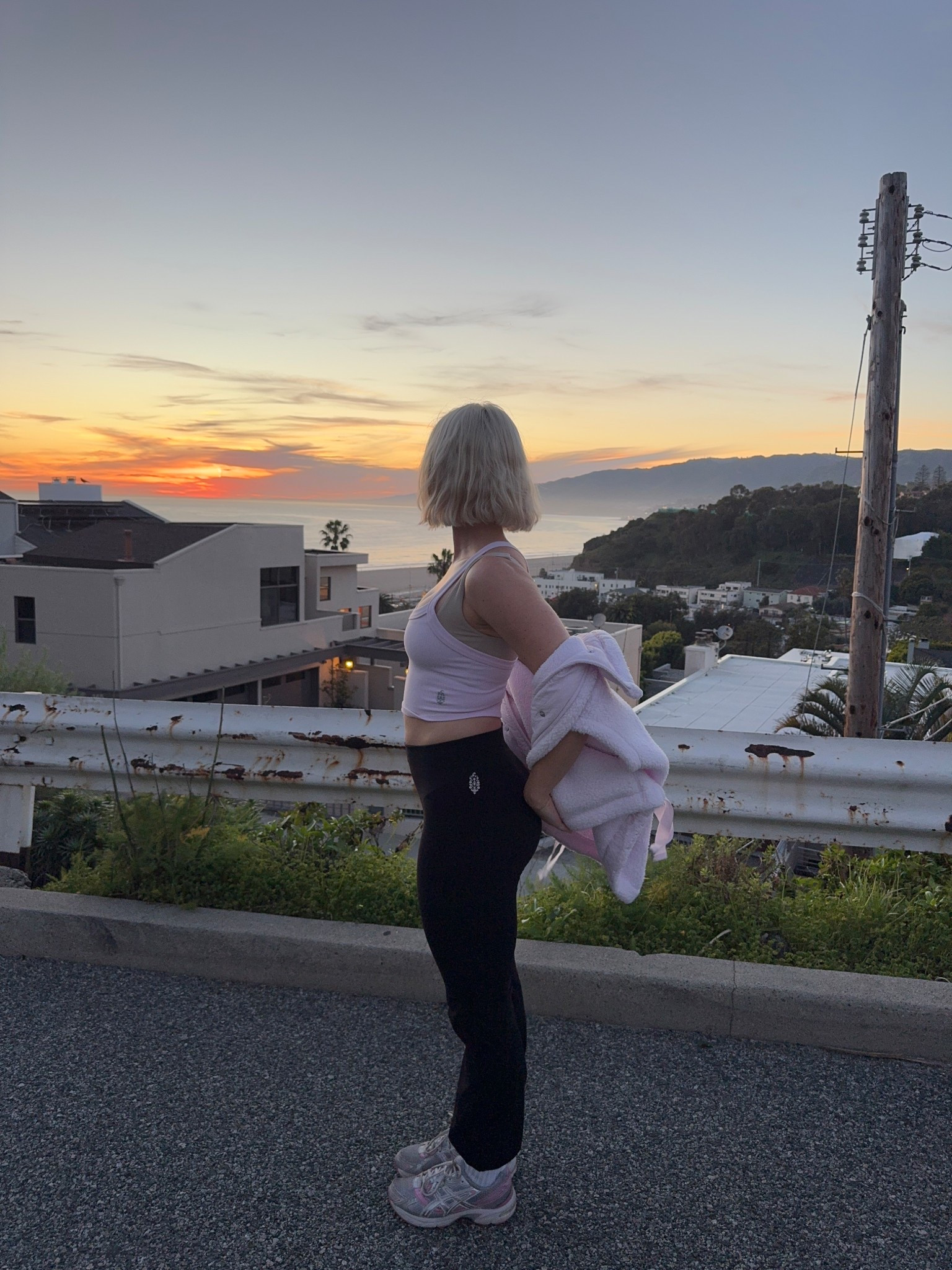 sunset 👉🏼 gym 🌅🙂‍↕️🩷✨ all fp movement!


athleisure, workout outfit, free people, pink 

#LTKfitnessgoals #LTKootd #LTKdayinmylife