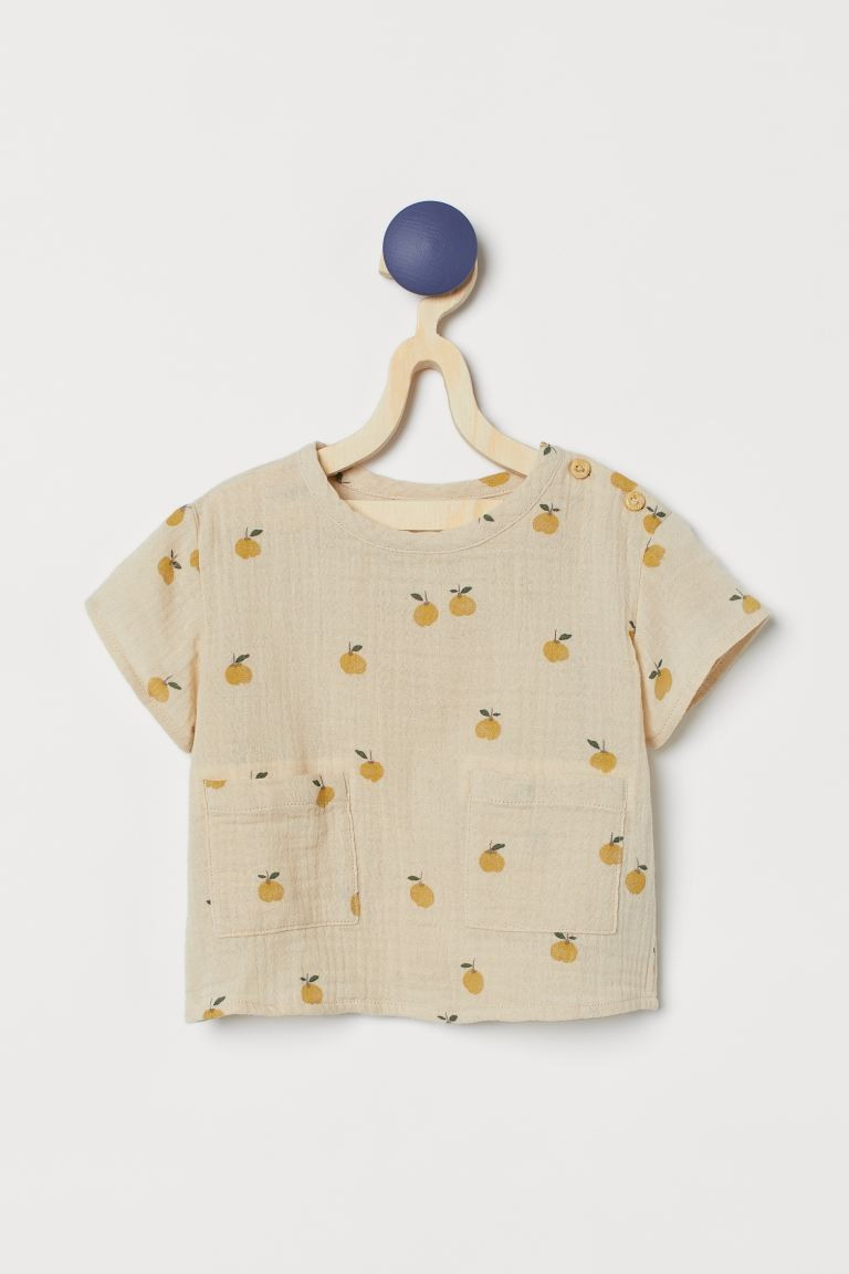 Baby Exclusive. Short-sleeved shirt in soft, double-weave organic cotton fabric. Round neckline, ... | H&M (US + CA)