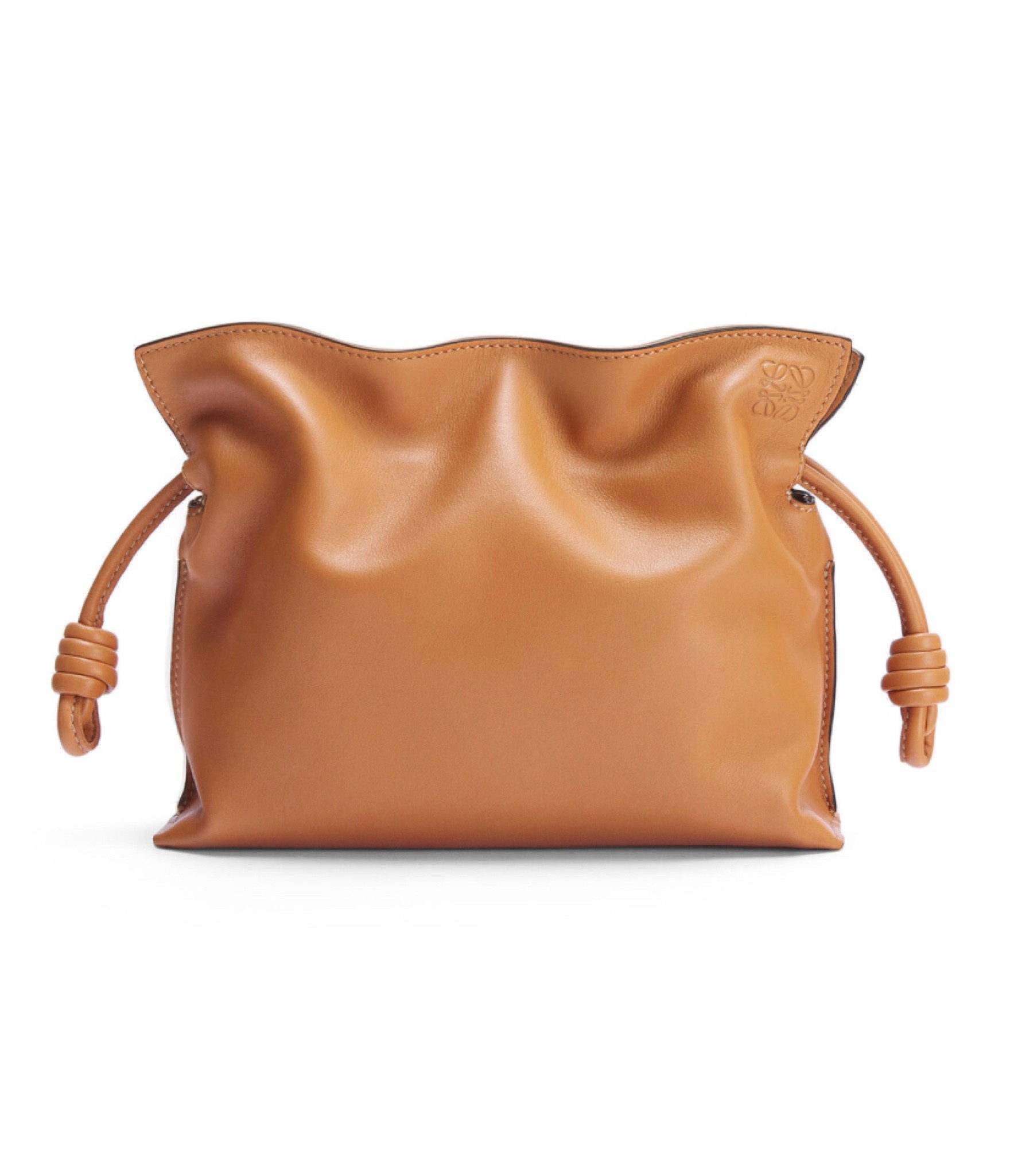 I’ve always been a lover of structured bags but something about the soft plushy leather from Loewe just makes my heart flutter. This gorgeous tan colour would be my top pick for its versatility across all seasons.

#loewe #flamencobag #loeweflamenco

#LTKitbag #LTKaustralia #LTKstyletip