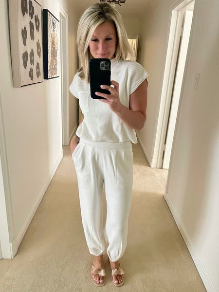 Loving this look to keep me looking comfy and chic while traveling!

Fit4Janine, Amazon

#LTKstyletip #LTKtravel #LTKfindsunder100