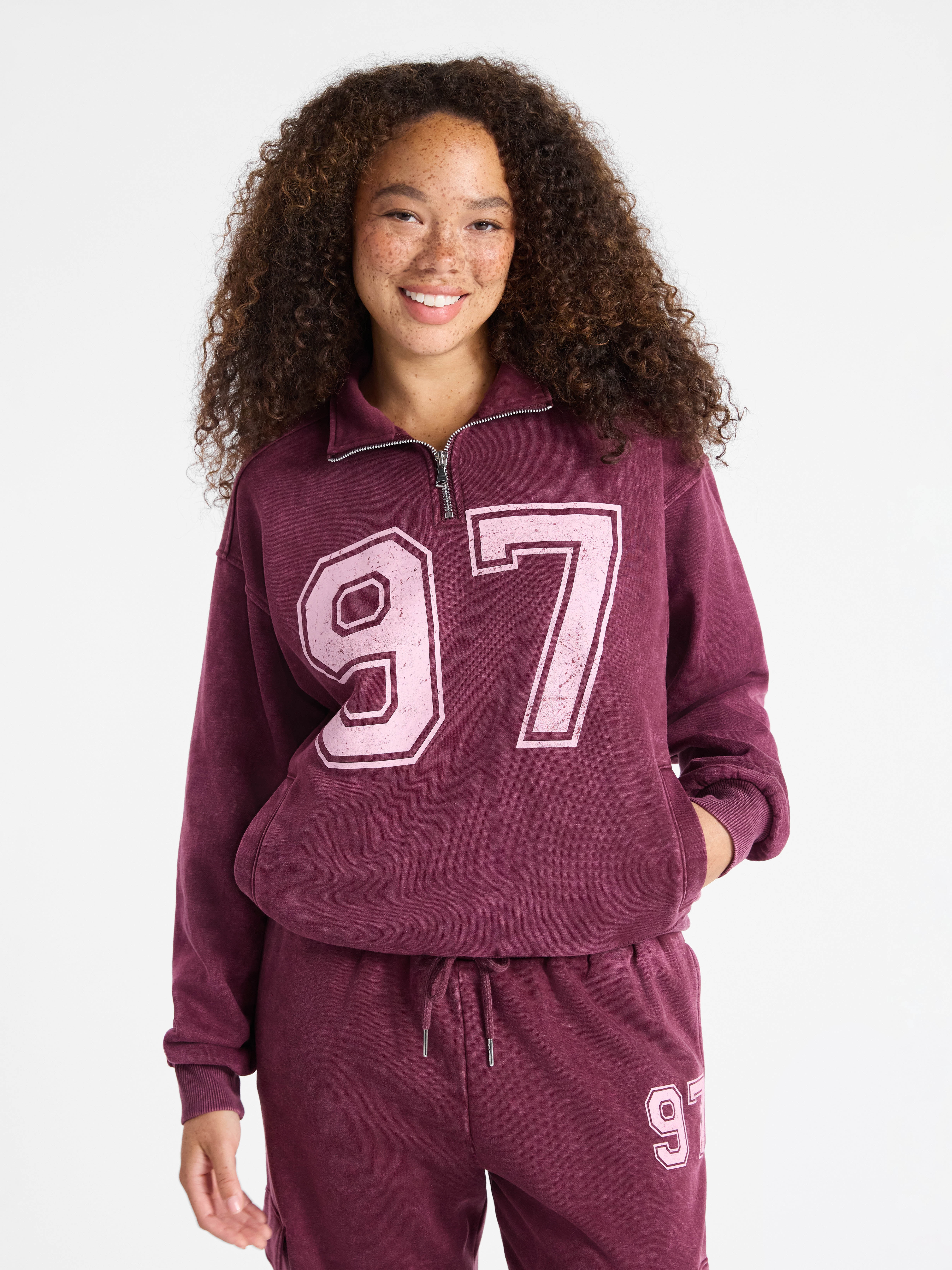 No Boundaries Mineral Wash Quarter Zip-Up Graphic Pullover Sweatshirt, Midweight, Women's | Walmart (US)