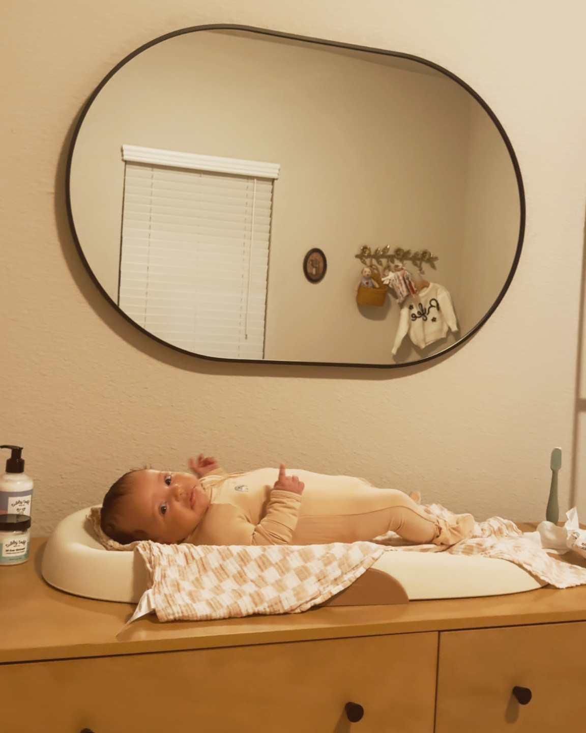 Girl nursery furniture 

Modern nursery furniture, girl nursery, boy nursery, 