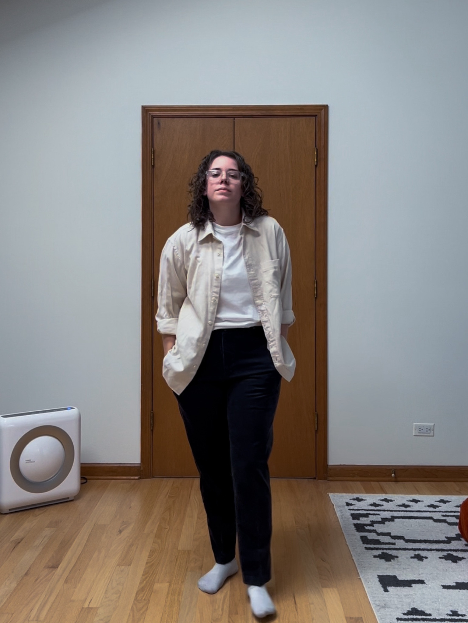 Masc Lesbian fall basics 🏳️‍🌈

A few weeks ago Alexa and I took a trip to our local Uniqlo to stock up on some basics as we’re heading into fall and winter here in the Midwest. Uniqlo has been my favorite store for finding basics specifically for layering.

Here’s what you need to know:
• I shop exclusively from the men’s section
• tops I’m a size small
• bottoms I’m a size medium
• I’m 5’6 and typically wear a 10/12 from the women’s section

✨Find everything in this post on our LTK 👀

Bottoms 👖
I specifically was looking for wide legged ankle length pants and picked up two denim and three corduroy options. I can dress the corduroys up for in-office days or dress them down for everyday wear. I ABSOLUTELY LOVE how most of the pant options have a drawstring in the waist. This helps ensure you’re getting the perfect fit every time.

Tops 👕
I refreshed my flannel collection. I’m actually horrified at how old and gross some of my flannels were.

Sweaters 👔
I picked up a new sweater to add to the few I got last year. I like keeping these in rotation because they are great to throw on over a collared shirt to dress up and they are SO COMFY

Which outfit would you wear? 

#LTKfindsunder100 #LTKmidsize #LTKfindsunder50