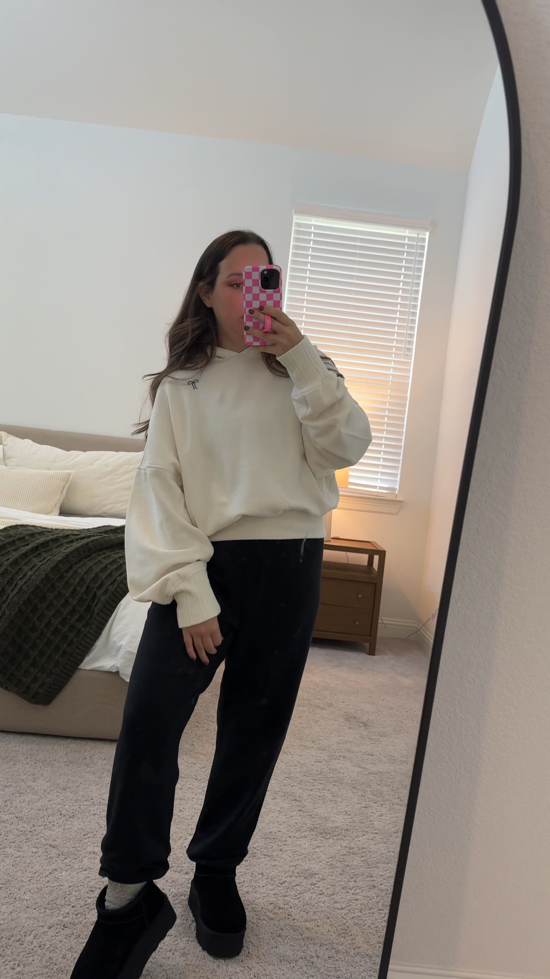 aerie sale picks for the LTK fall sale 🍂🤍 these are the coziest sweatpants I own. And I love the bow detail on this cropped hoodie. In a medium in both!



#LTKFallSale #LTKVideo #LTKFindsUnder50