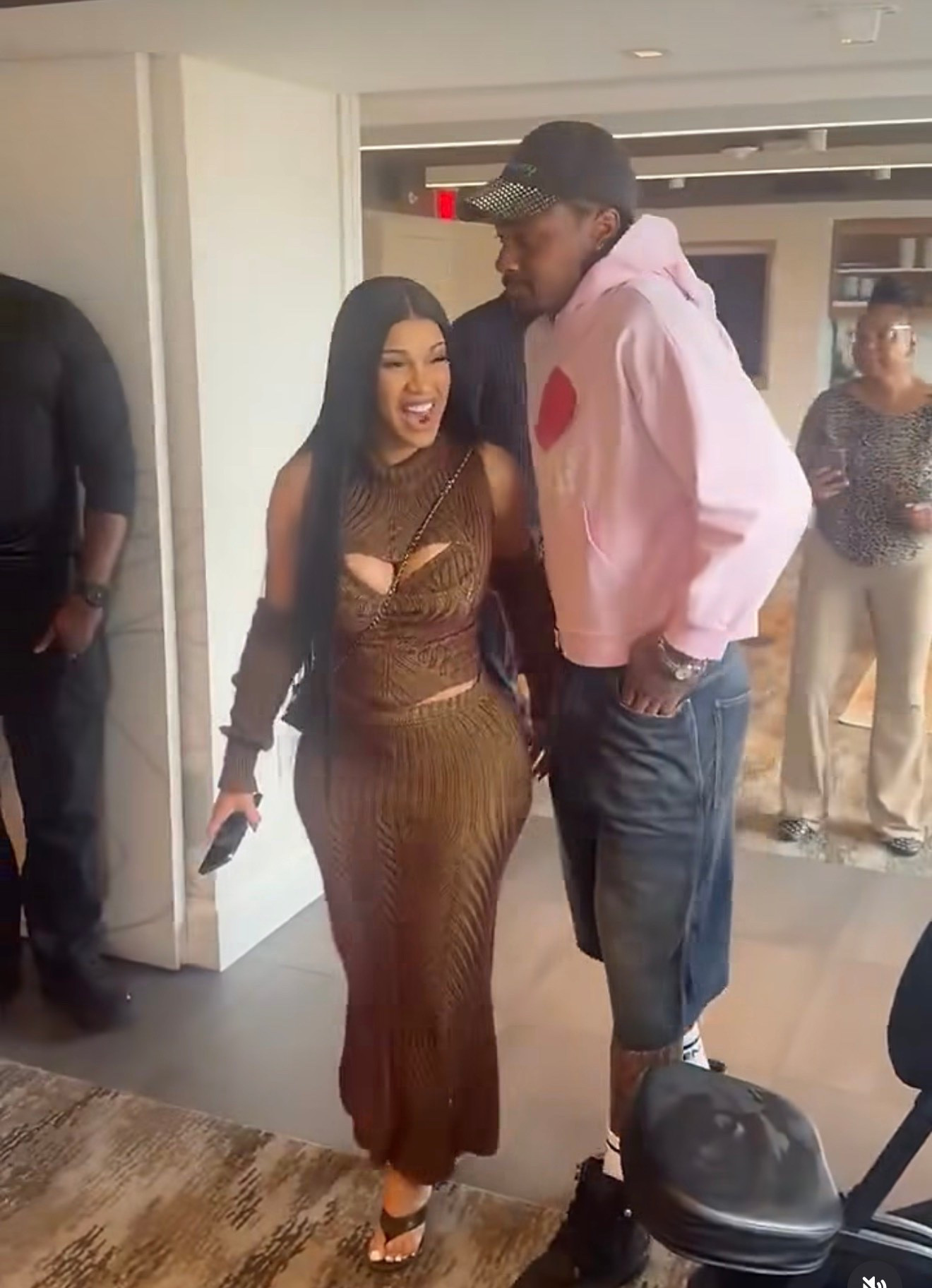@iamcardib attended the Diggs Deep Foundation Wellness Event supporting mothers in the DMV alongside @stefondiggs and Mama Diggs, wearing a brown @viviennewestwood knit set. Hot! Or Hmm..?

📸: X/therealknelson

#CardiB #cardibstyle #cardibfbd #viviennewestwood #fashionbombdaily