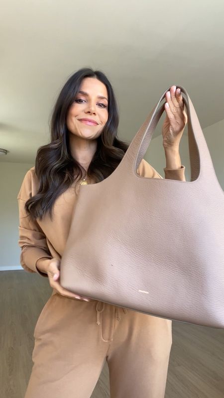 ASMR for the organization lovers! Here's the ultimate bag for work and travel! Wearing @cuyana 16" System Tote in color Cappuccino. Using the System Zipper Pouch Insert, System Laptop Sleeve and mall Zipper Pouch to keep everything organized! #FewerBetter #MyCuyana

#LTKitbag #LTKworkwear #LTKtravel