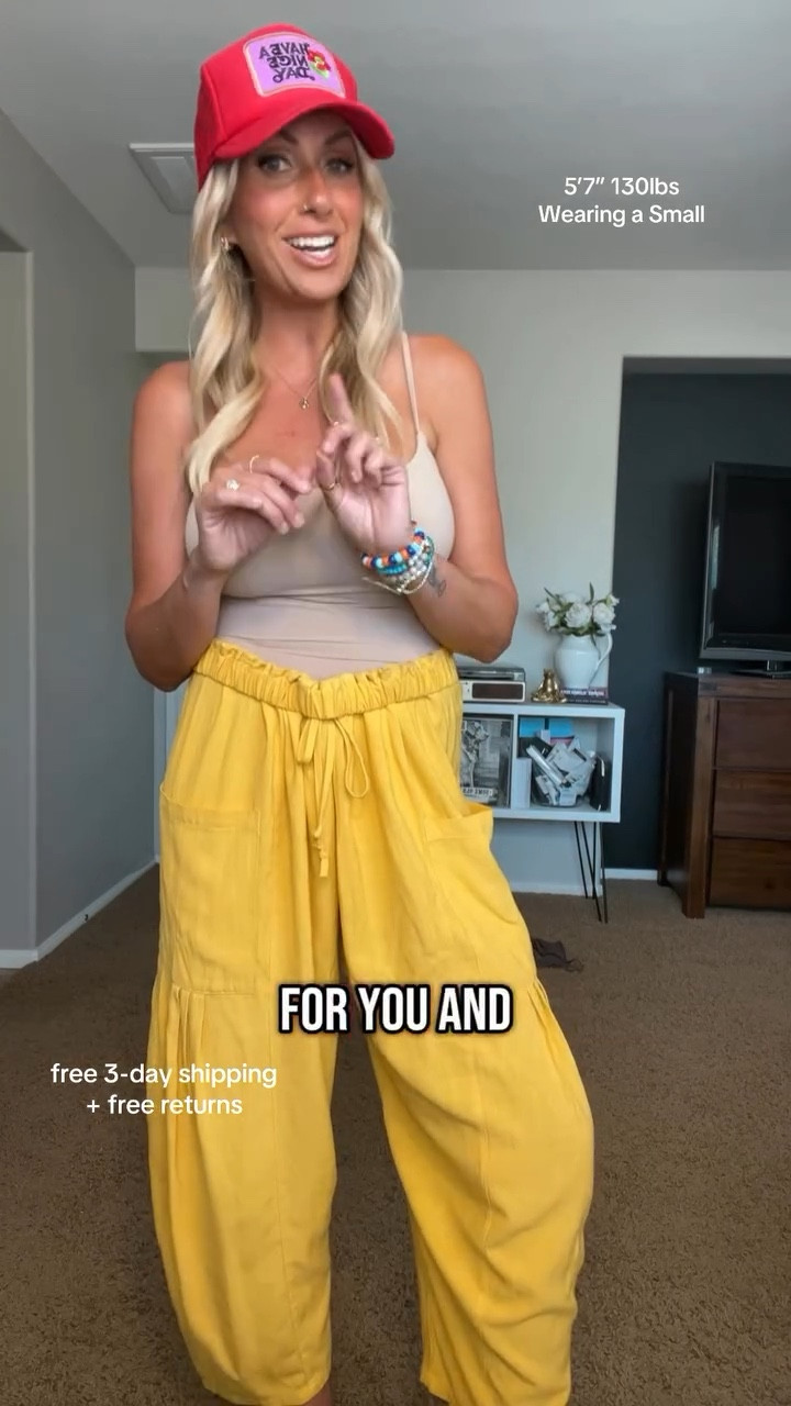 You can bet that I’m showing up in some version of this outfit every time! 💛

Comment LINK for the links!