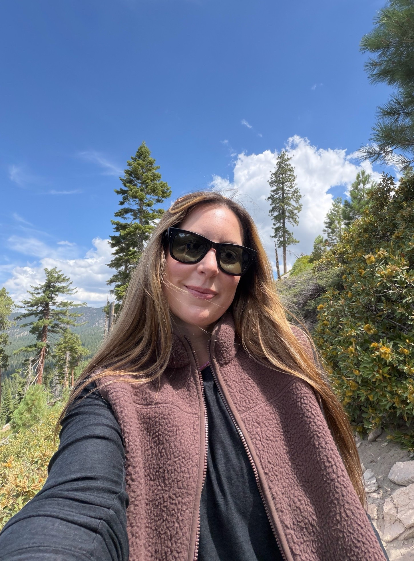 Day one in Lake Tahoe: morning hike, Basecamp pizza for lunch, quick brewery stop and walk around South Lake Tahoe before dinner 🌲🌼 This @Vuori US vest was perfect from hike to lunch!

#LTKootd #LTKActive #LTKTravel