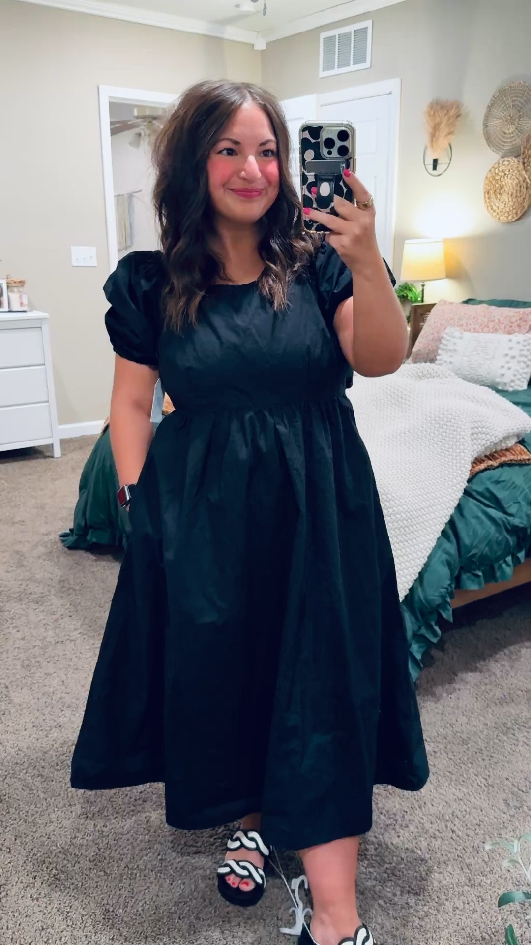 Casual, comfy & SO flattering ✨ I can’t believe this dress is from Walmart — the fit is that good. Perfect for busy days when you still want to feel cute!

sandals: fit true to size // wearing a 5
dress: fits true to size // wearing a large 

 