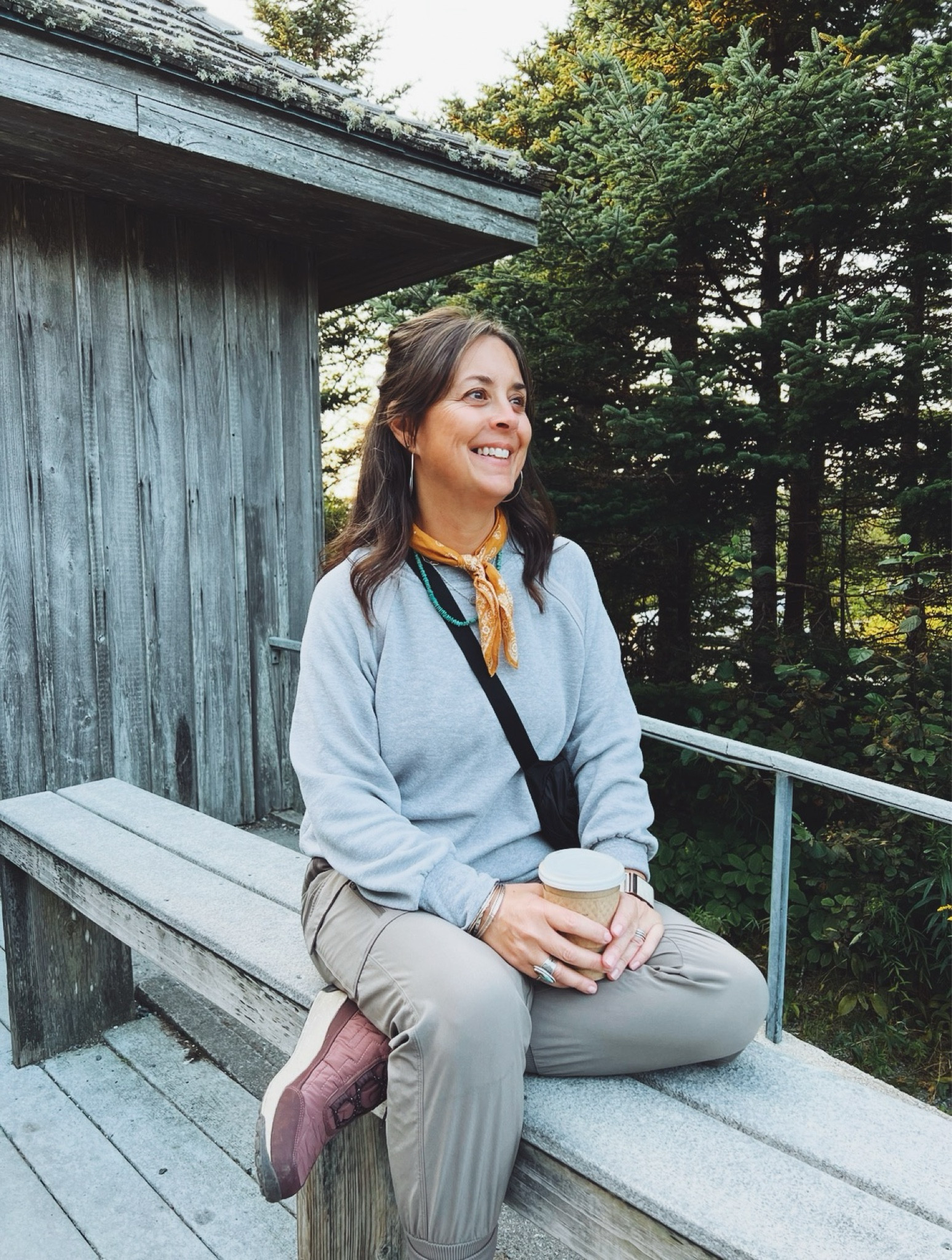 Adventure travel outfit that is so comfy and ready for any adventure🌲✈️🤍

#momstyle #momoutfitinspo #travelfit #hikingoutfit 

#LTKActive #LTKTravel #LTKStyleTip