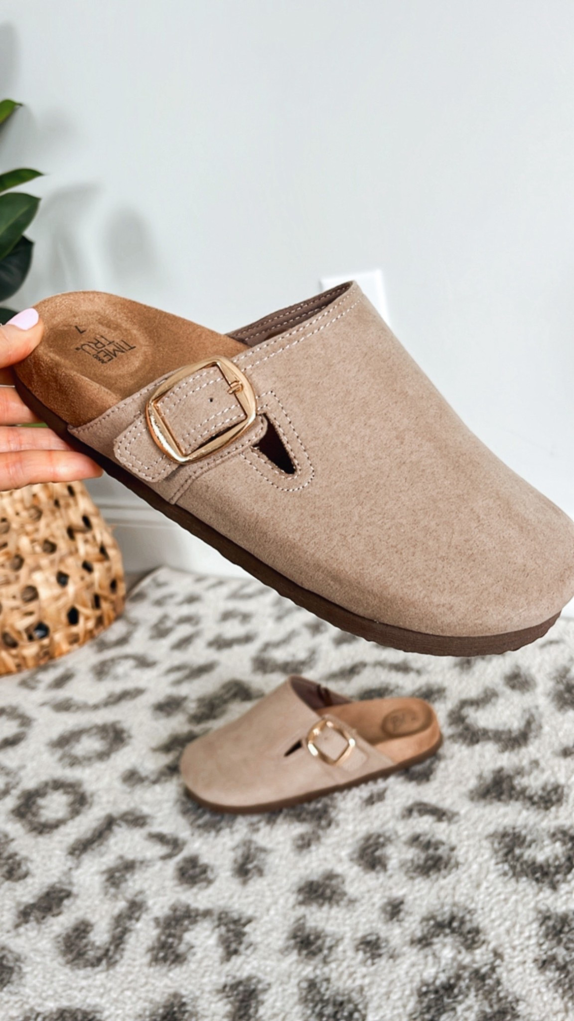 #walmartpartner
#walmartfashion
@walmartfashion
So excited about this find! They’re so on trend for fall! They look great with so many outfits and a cushiony comfy sole TTS 

#LTKStyleTip #LTKShoeCrush #LTKFindsUnder50