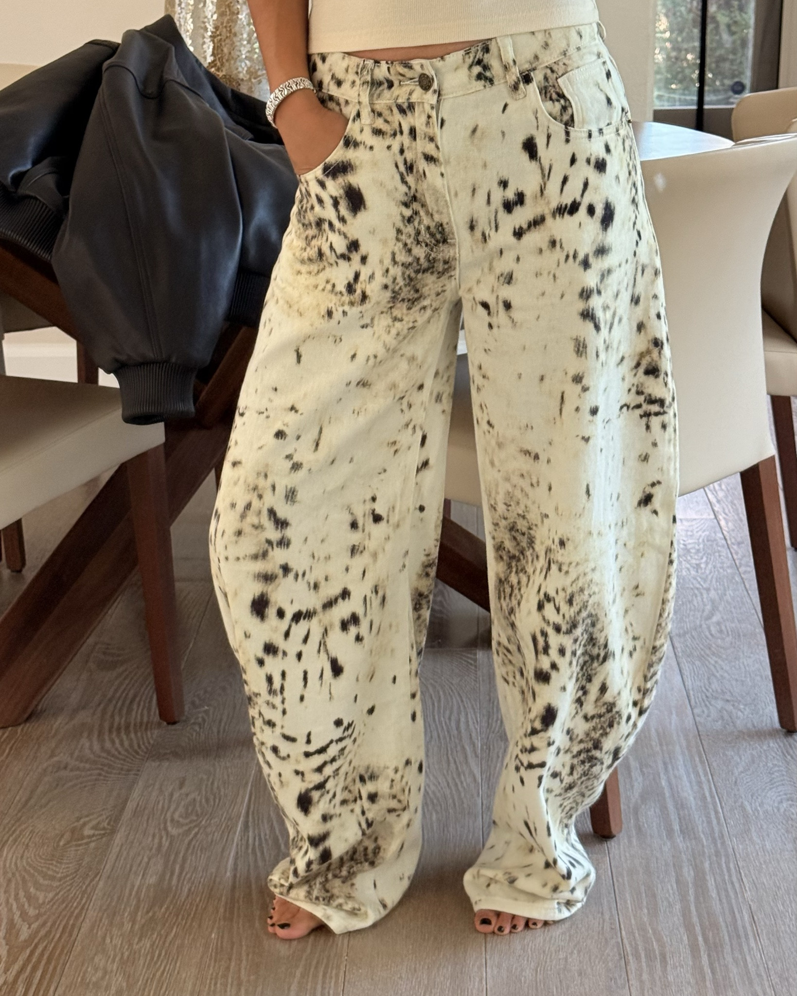 Snow leopard barrel leg jeans

#LTKSeasonal #LTKStyleTip