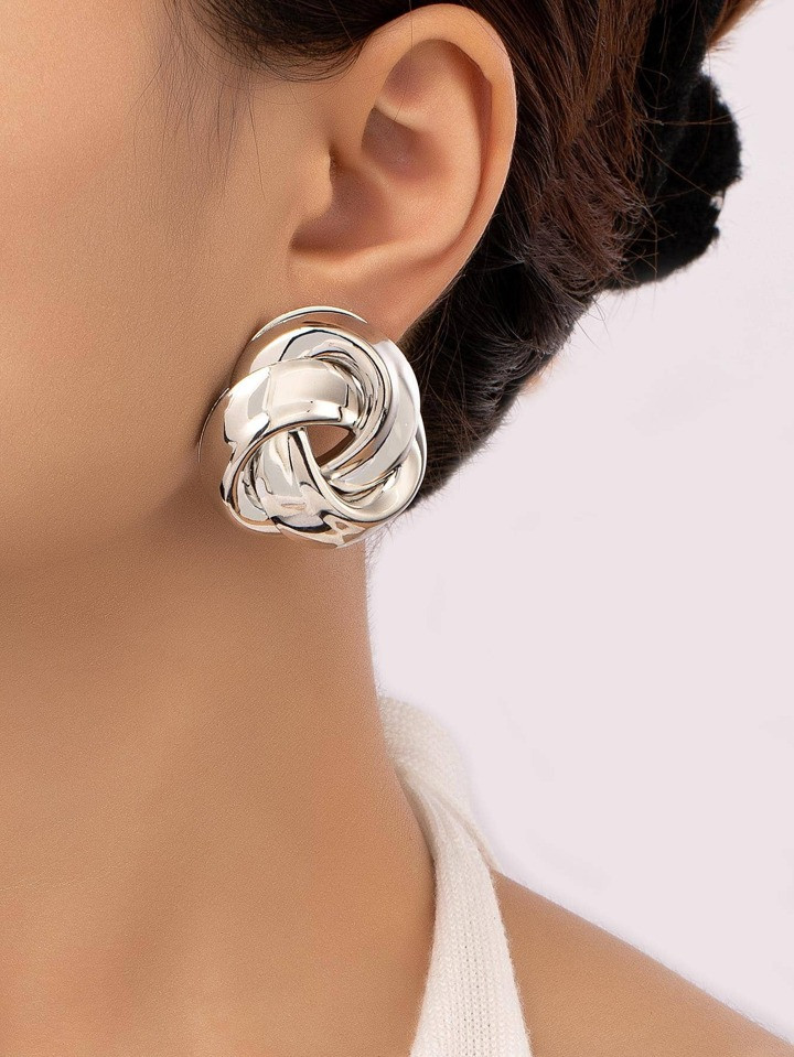 Twist Design Stud Earrings | SHEIN