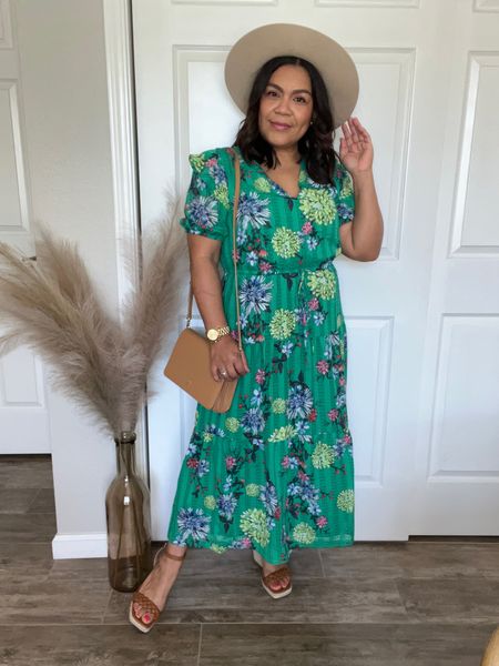 Highly recommend this floral ruffle         midi dress 👗 from @loft it’s all you need this Spring season!! Stay tuned for more style Inspo. 
.
Shop link in bio 🛍
.
.
.
.
.
.
.
#loft #loveloft #loftgirl #mididress #floraldress #vneckdress #springfashion #spring #targetshoes #affordablefashion #petitefashion 

#LTKworkwear #LTKSeasonal #LTKcurves