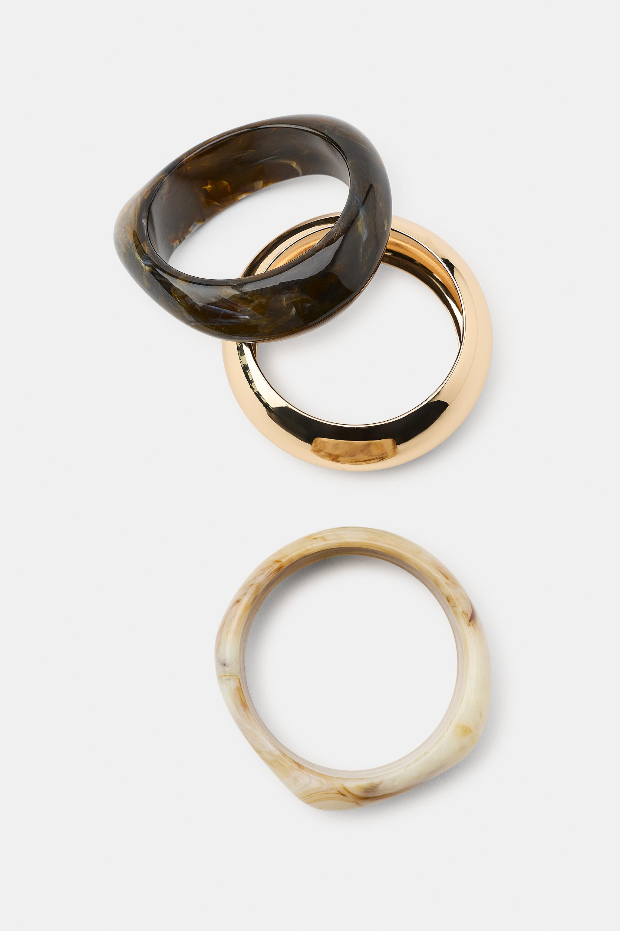 Model height: 183 cmPack of three rigid bracelets, combined in different shapes and sizes. | Zara DE