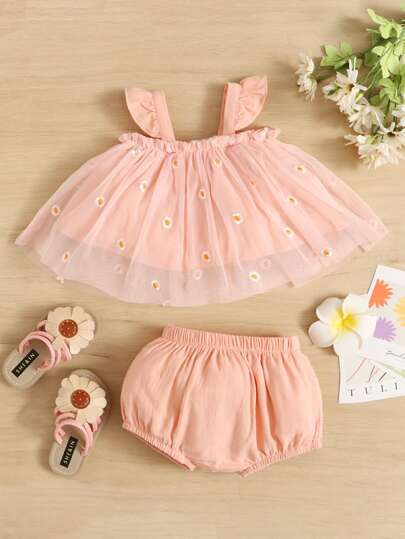 SHEIN Baby Contrast Daisy Embroidered Mesh Ruffle Trim Top & Shorts | SHEIN