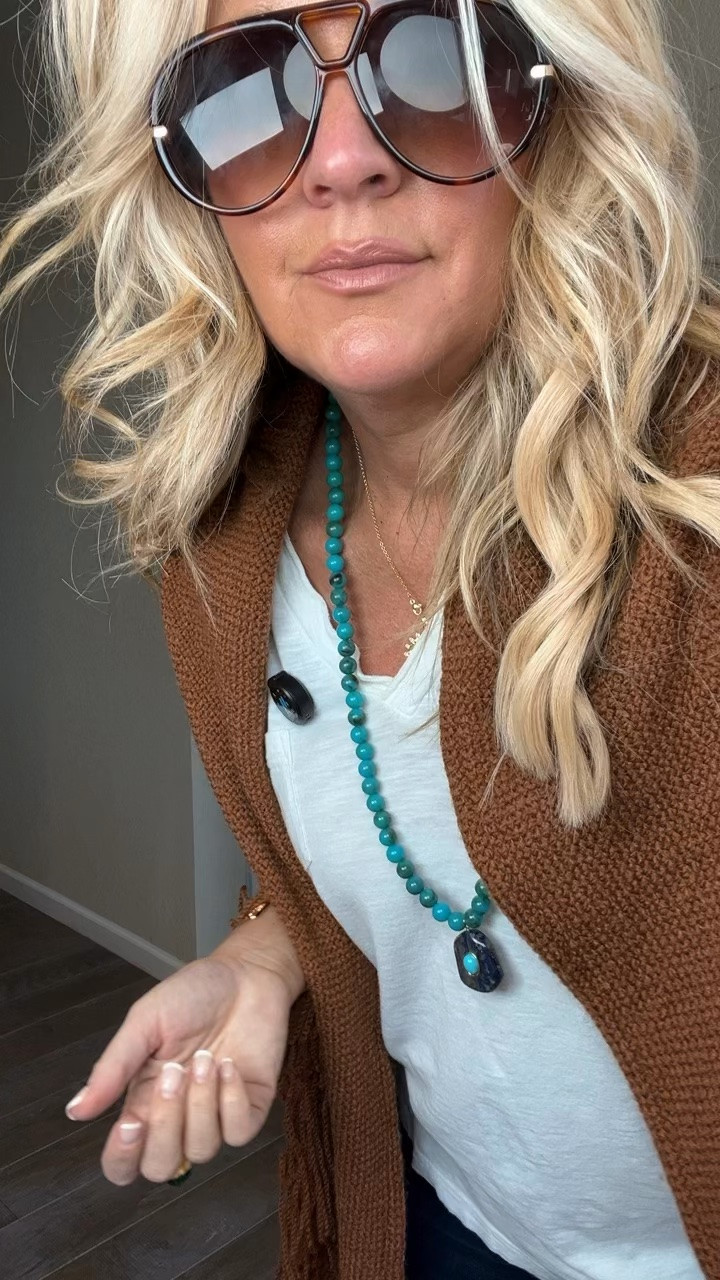 ✨Tap the bell, save and ❤️ start here over 40 fashion, midlife style, midsize fashion and luxury looks for less.  
Run and grab this ruana before it disappears!

👑 Helping you look good, feel good.-Lindsey Denver   Check back daily for belly-friendly style, confidence, and Outfit Physics™.

#LTKOver40 #LTKPlusSize

Comment SHOP below to receive a DM with the link to this post on my LTK ⬇ https://liketk.it/6mYux
