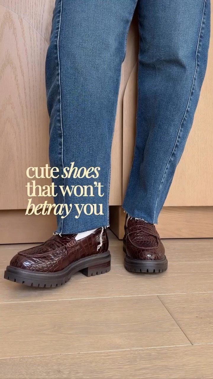 If you’re doing your last minute sale scrolling too, here are a few comfy new shoes I’ve been loving that are on major sale rn 🙌🏽

Def at the age where I need something cute that I can put miles on and still feel comfortable 🙂‍↕️🙂‍↔️ Comment Link for direct links 🫶🏽

LOOK 1: 
@baredfootwear 
@morrisondenim 

LOOK 2:
@ryka 
@athleta 

LOOK 3:
@drscholls_official 
@blanknycjeans 

#comfyshoes #wintershoes #falloutfitideas