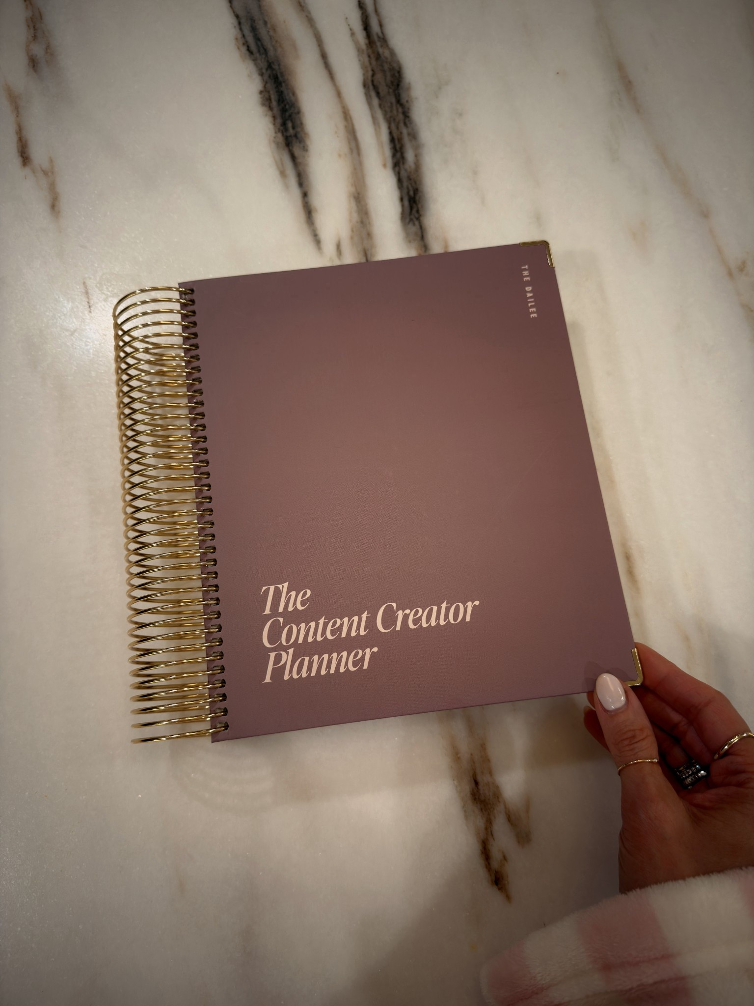A great gift for her - a content planner or daily planner - these have so much helpful topics like grocery and cooking lists, budgeting, content creation, day tasks by the hour, etc. all under $50 
Linking my favorite pens from Amazon also! 

#LTKHoliday #LTKFindsUnder50 #LTKGiftGuide